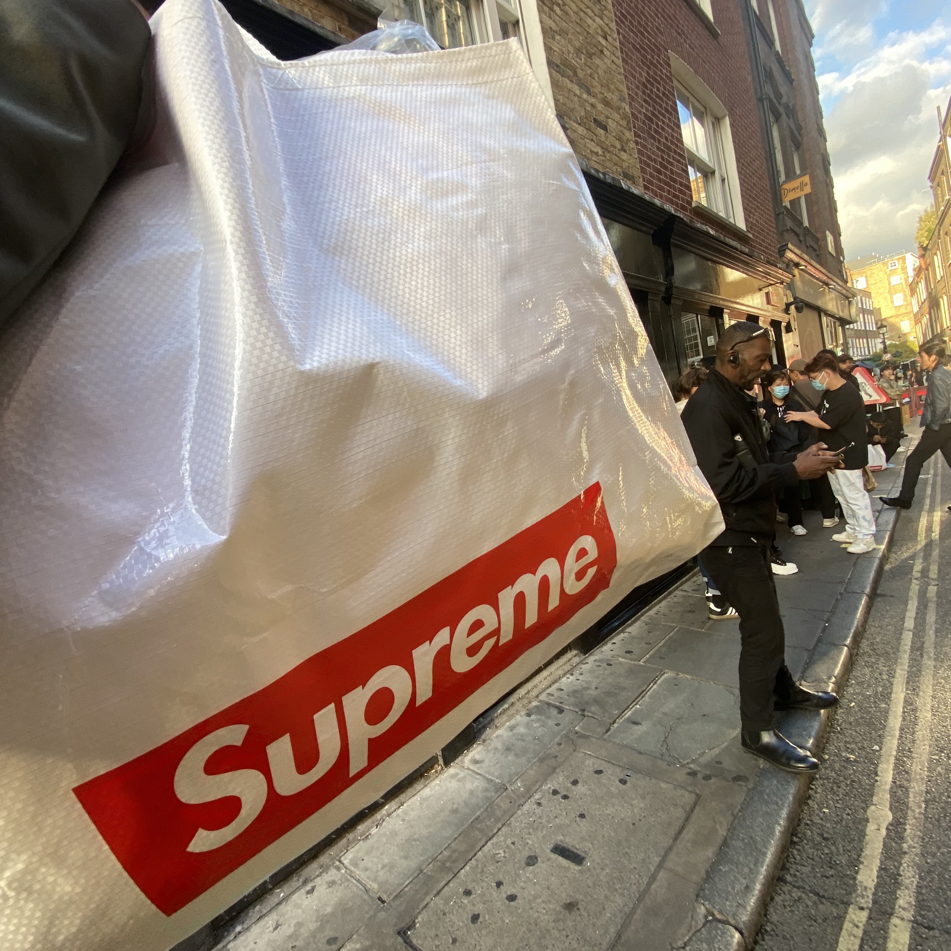 Supreme x The North Face 700-Fill Down Parka Multicolor Dragon - 22FW, Supreme x The North Face Steep Tech Fleece Pullover Multicolor Dragon - 22FW 착용 스타일 - 4