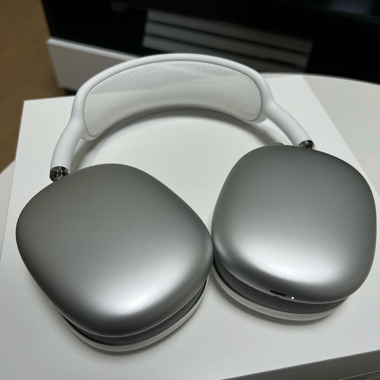 Apple AirPods Max Lightning Silver (Korean Ver.) 착용 스타일 - 3