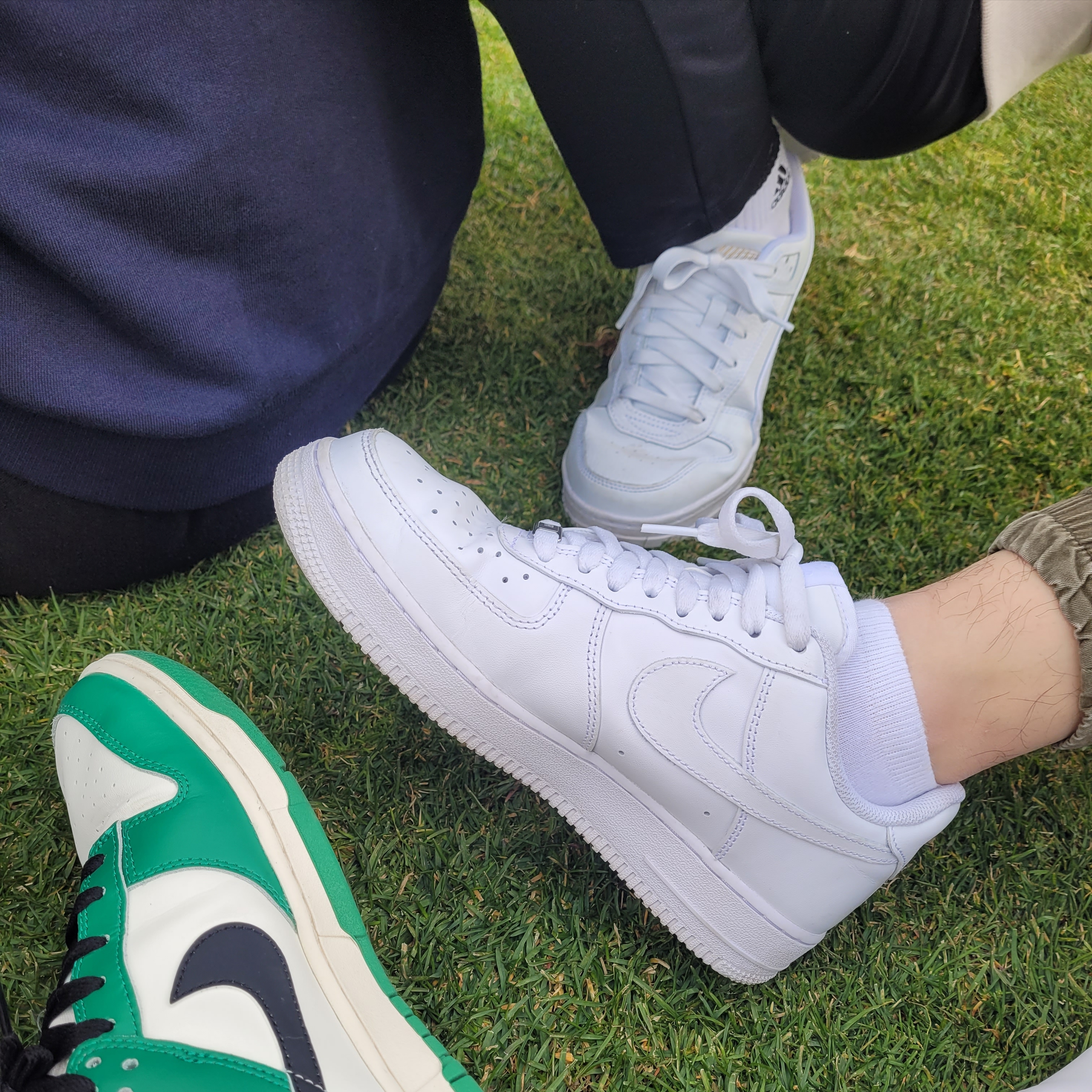 Nike Dunk Low Retro SE Jackpot Malachite, Nike Air Force 1 '07 Low White 착용 스타일