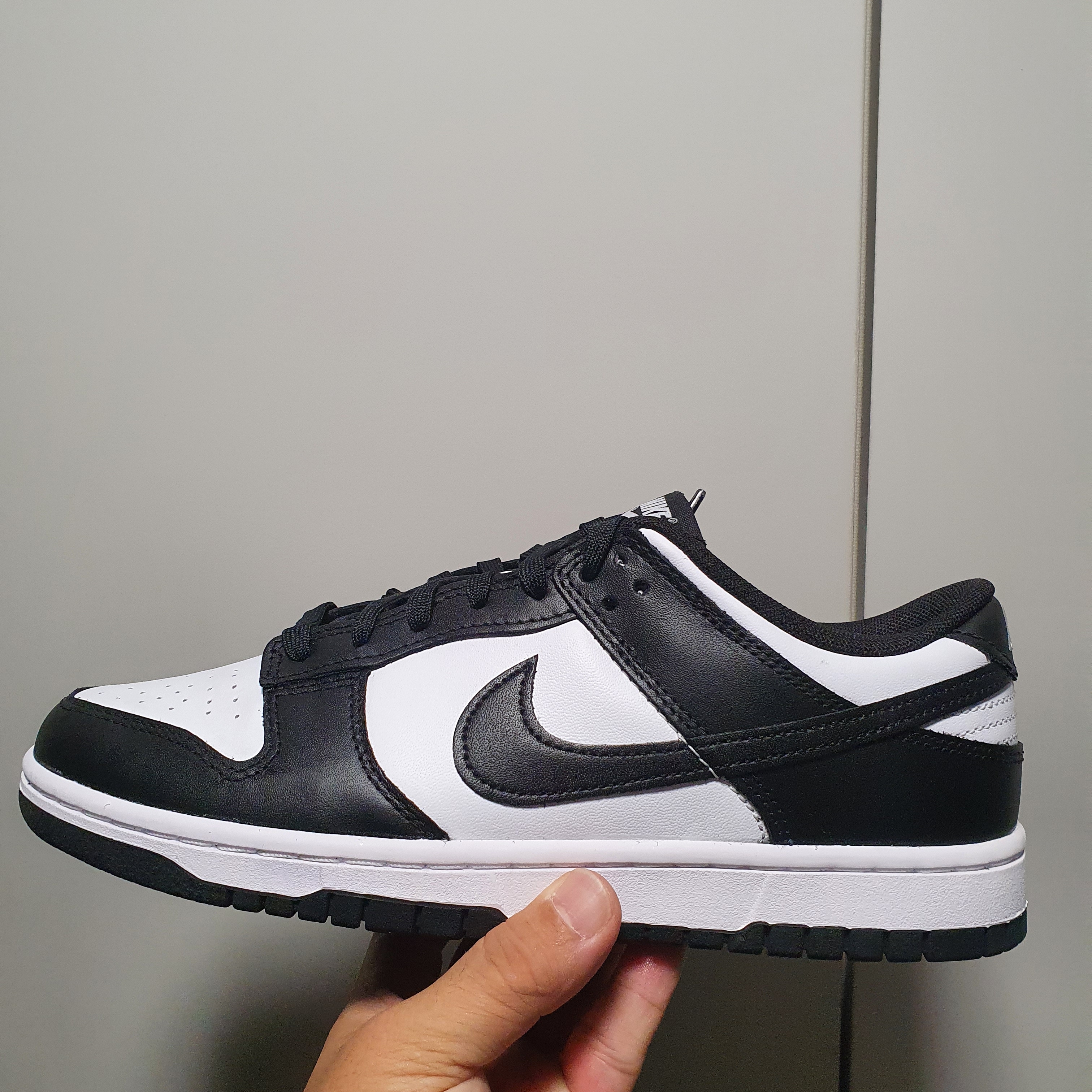 Nike Dunk Low Retro Black 착용 스타일 - 1