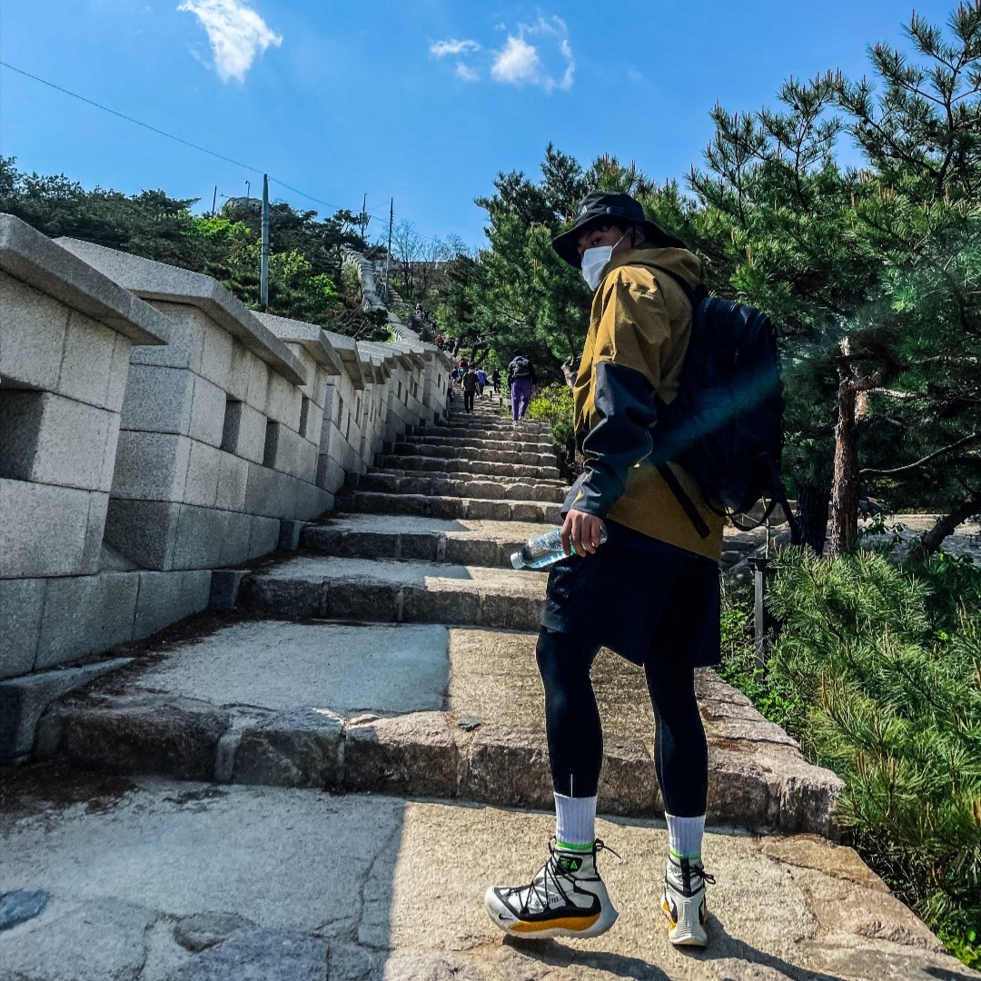 Nike ACG Gore-Tex Misery Ridge Jacket Golden Beige - US/EU, Nike ACG SSNL Bucket Black White 착용 스타일
