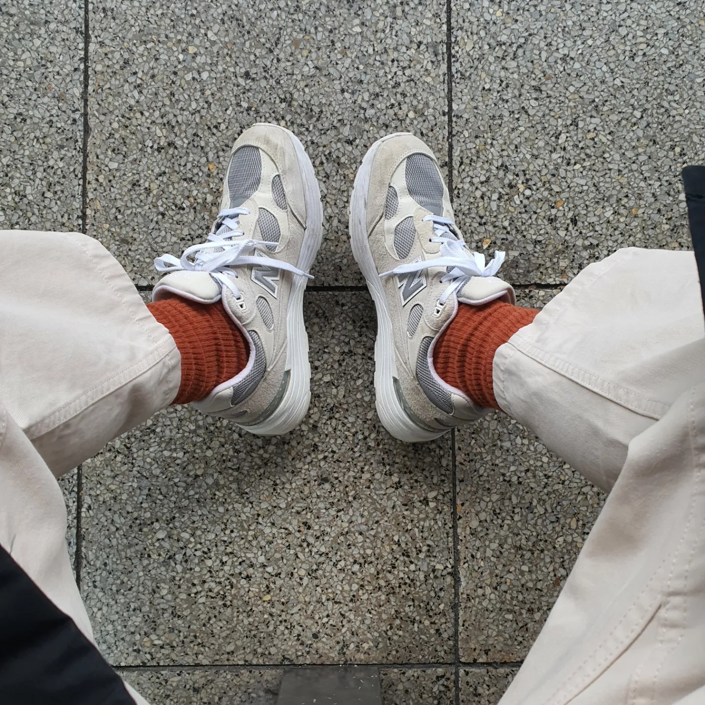 New Balance 992 Made in USA White Silver 착용 스타일 - 3