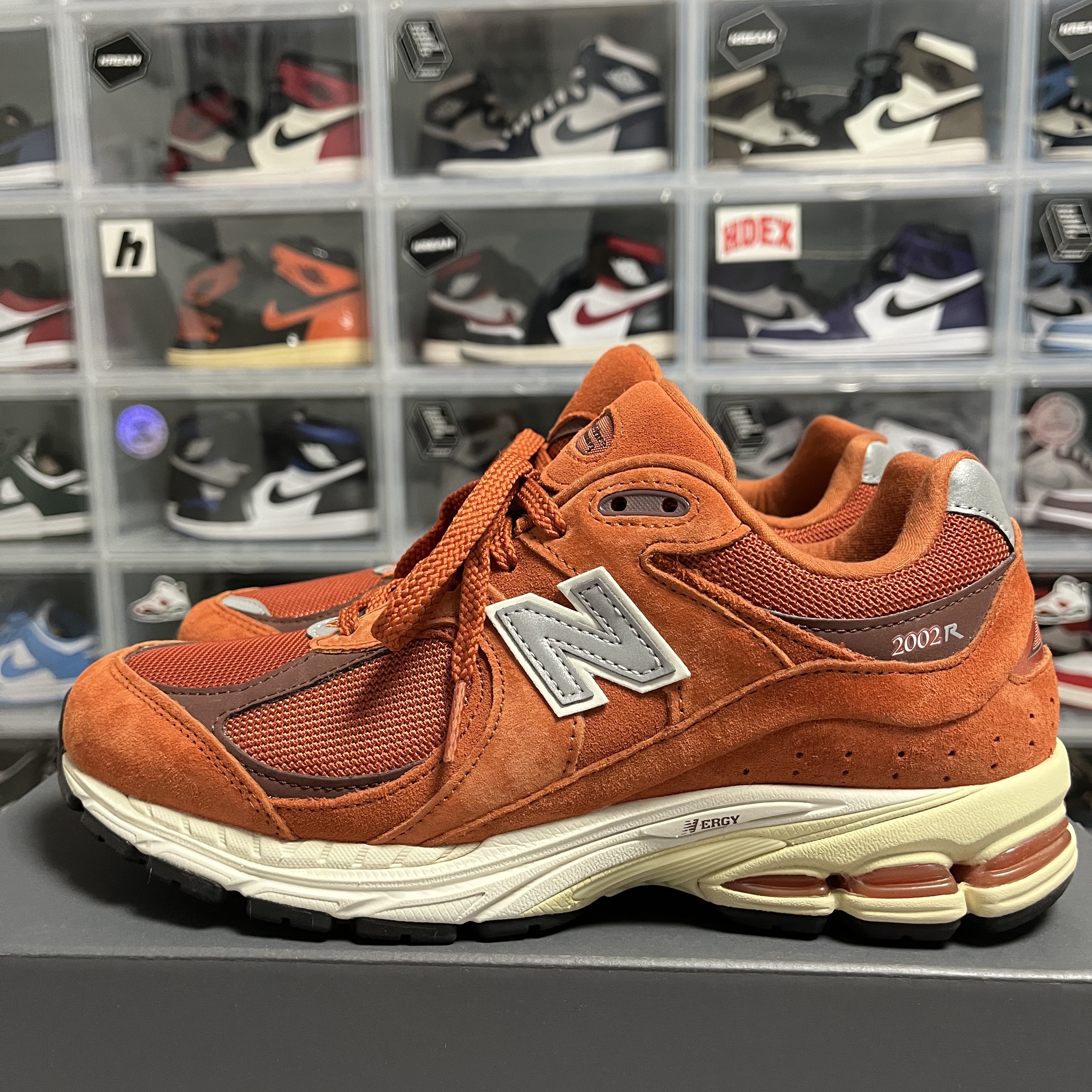 New Balance 2002R Rust Oxide, New Balance 992 Made in USA Grey - D Standard 착용 스타일 - 1