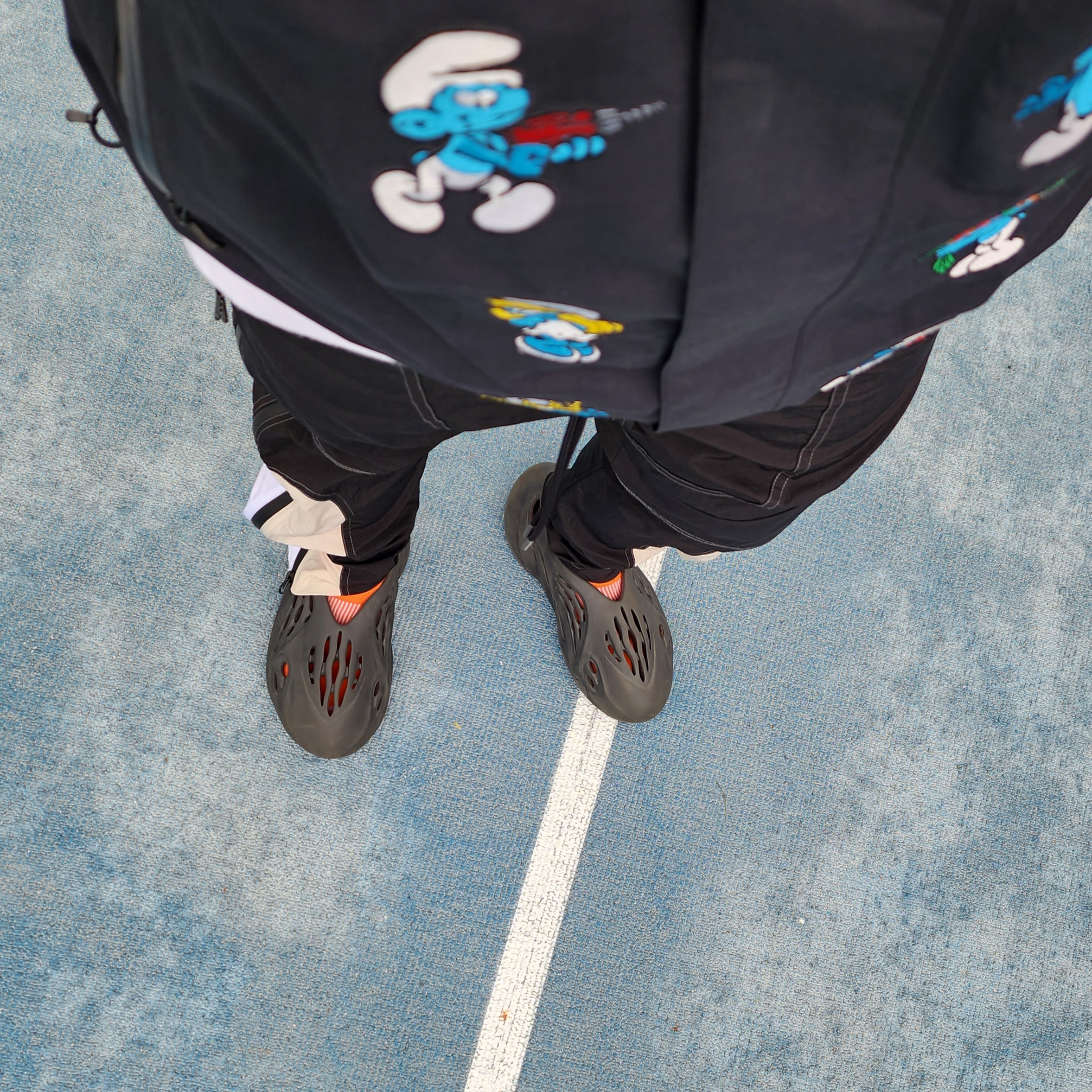 Adidas Yeezy Foam RNNR Onyx 착용 스타일