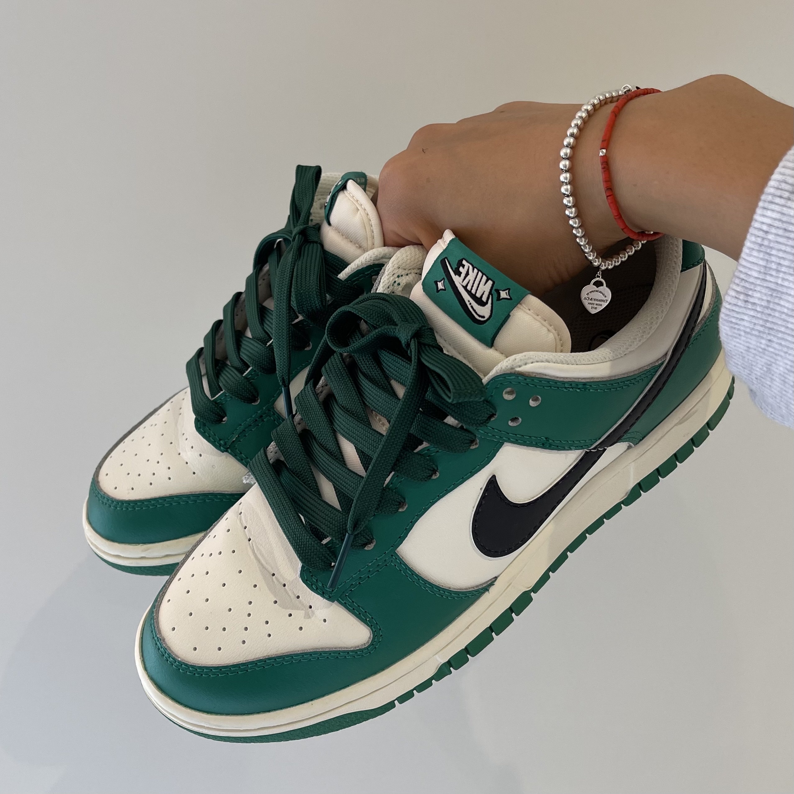 Nike Dunk Low Retro SE Jackpot Malachite 착용 스타일 - 2