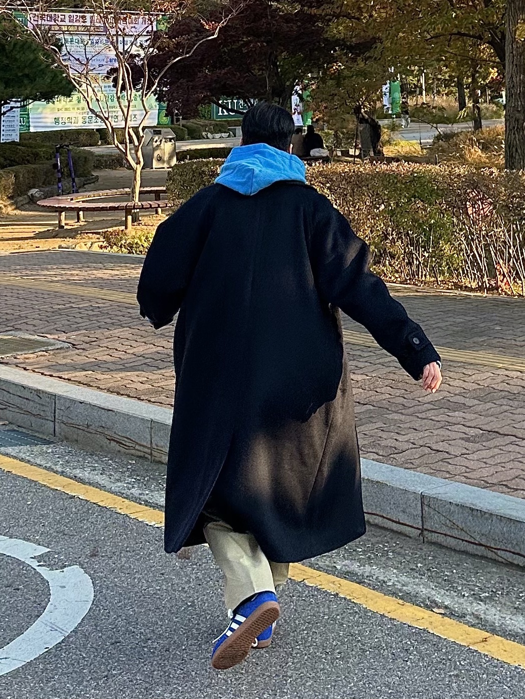 Adidas Samba OG Royal Blue 착용 스타일 - 4