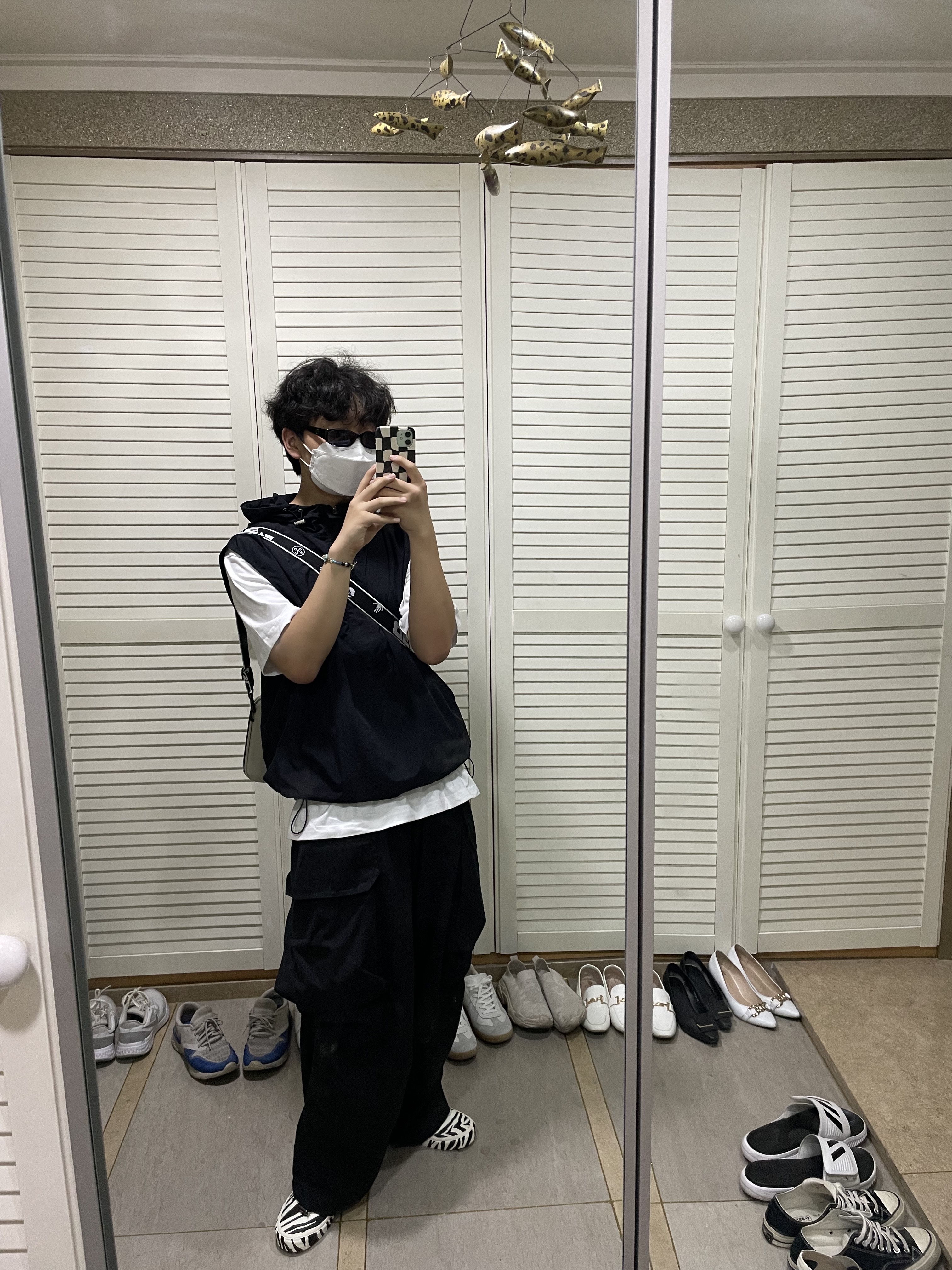 Off-White x Amore Pacific Protection Box (Without Cosmetics) 착용 스타일 - 1