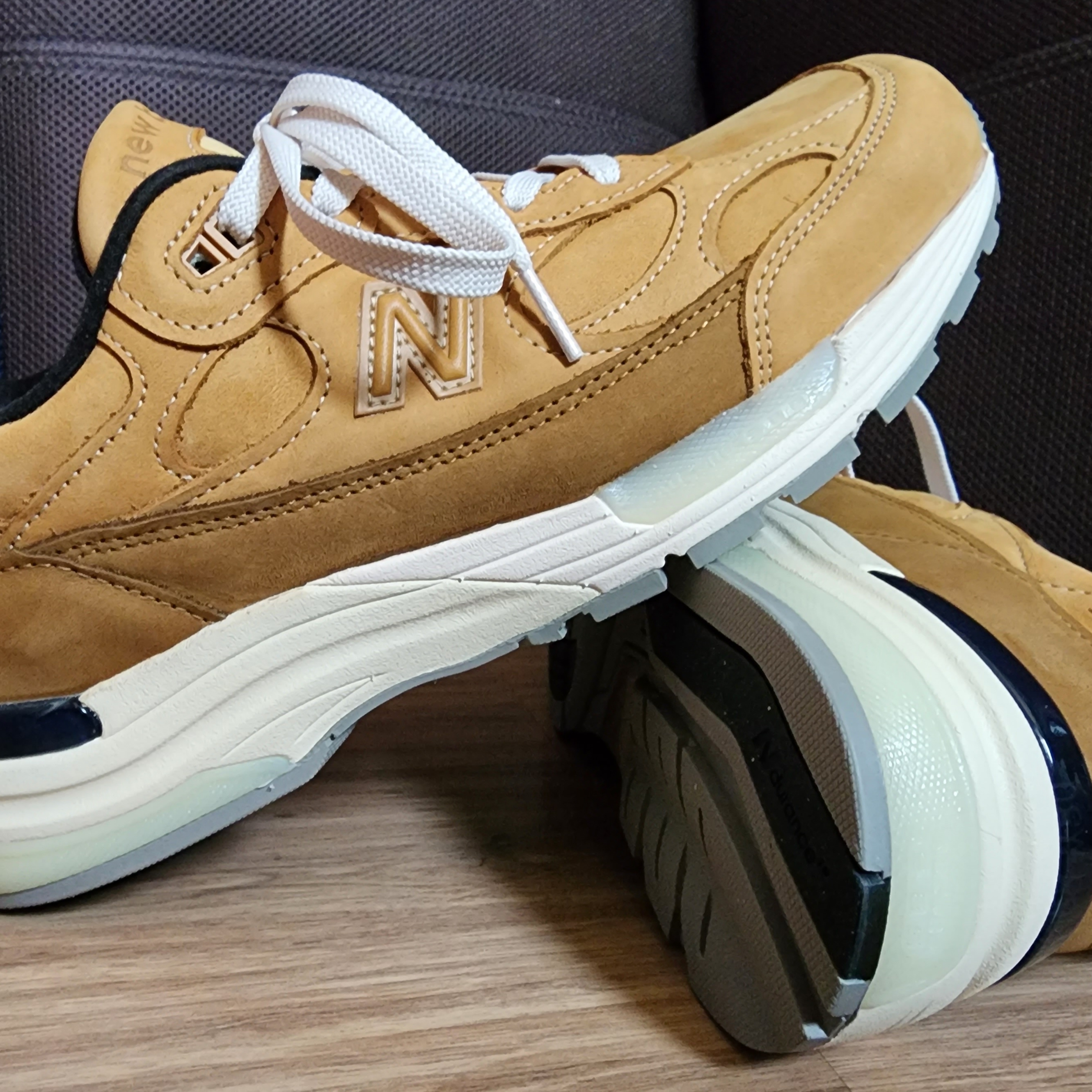 New Balance 992 Made in USA Brown 착용 스타일 - 1