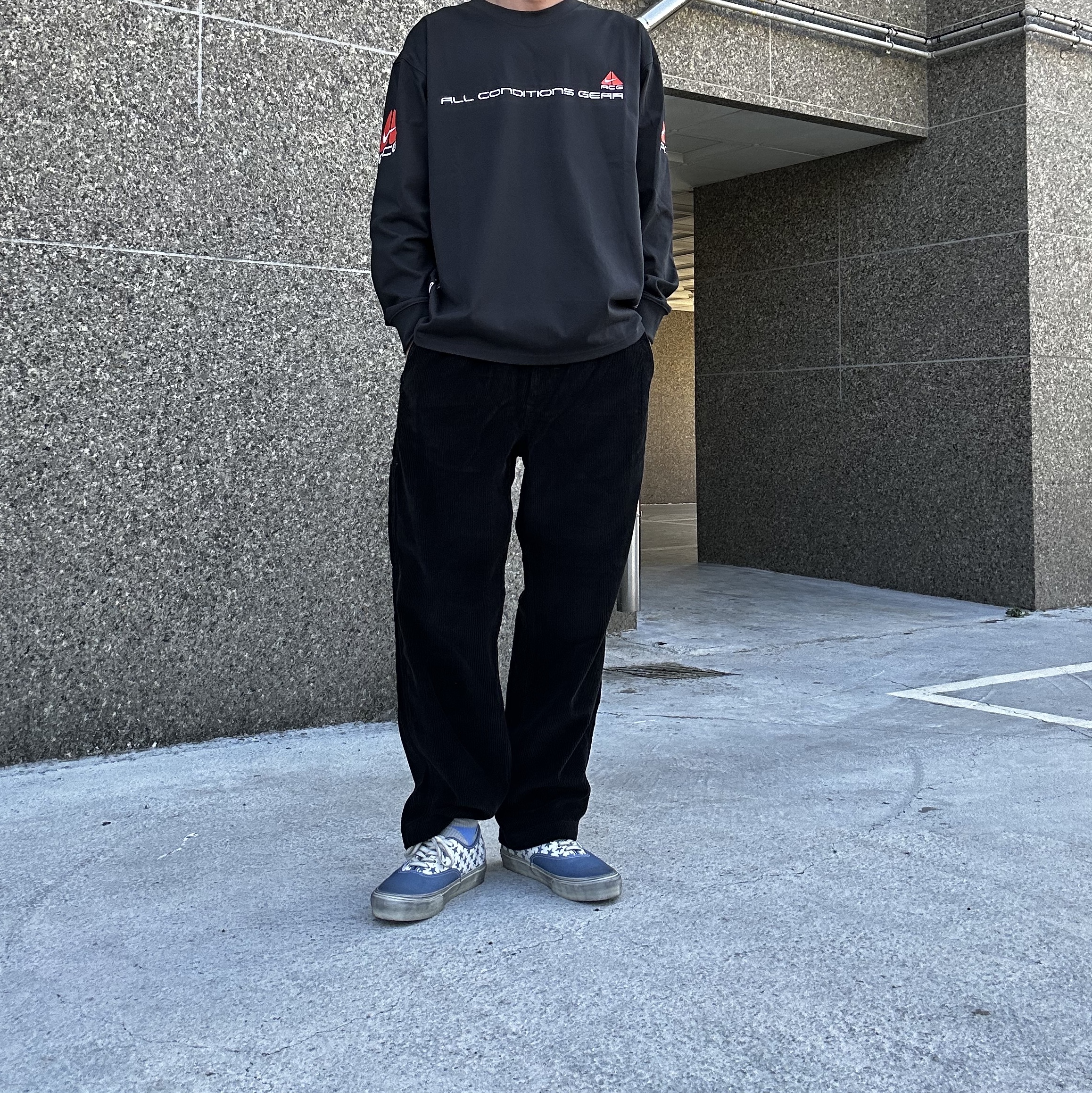 Nike NRG ACG SSNL Lungs Long Sleeve T-Shirt Black - Asia, Vans Vault x Bianca Chandon Authentic LX Stressed Navy White 착용 스타일 - 2