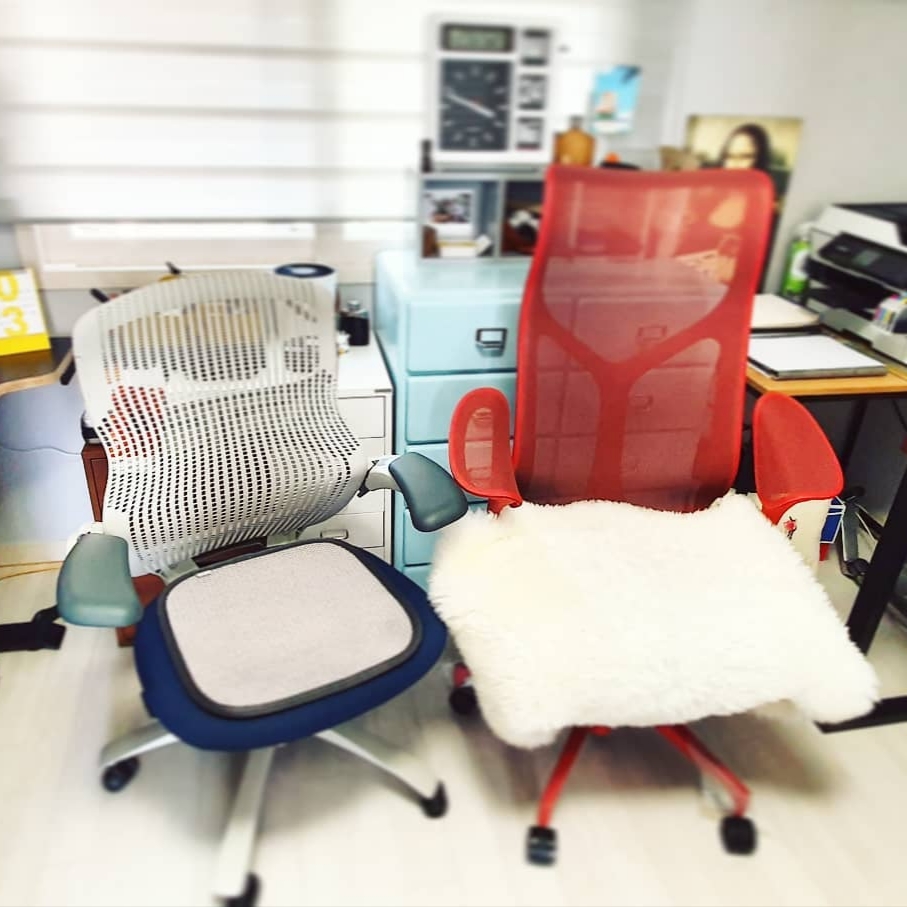 [15% 쿠폰] Herman Miller Cosm High Back Chair Canyon 착용 스타일 - 2