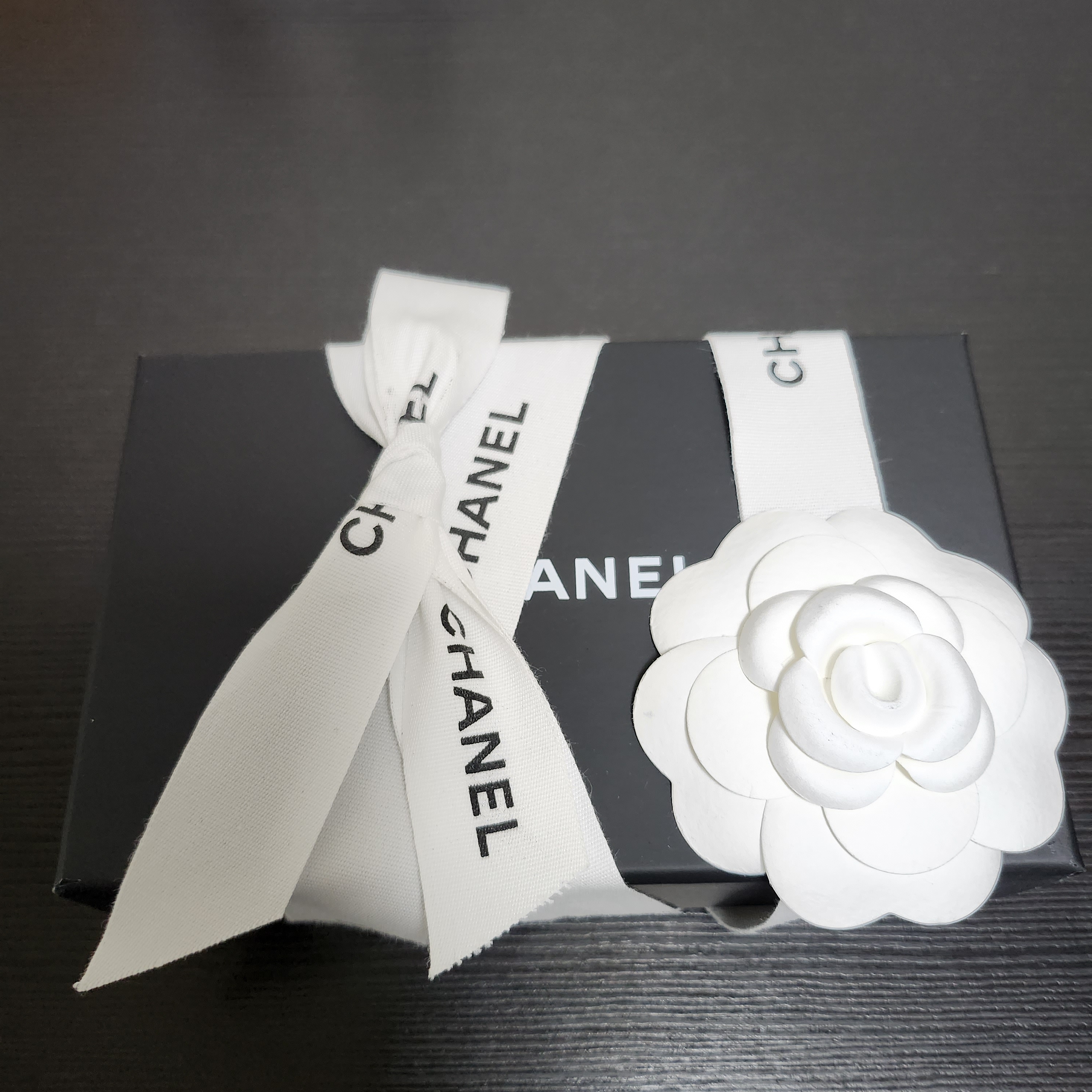 Chanel Classic Card Holder Grained Calfskin & Gold Black 착용 스타일 - 1