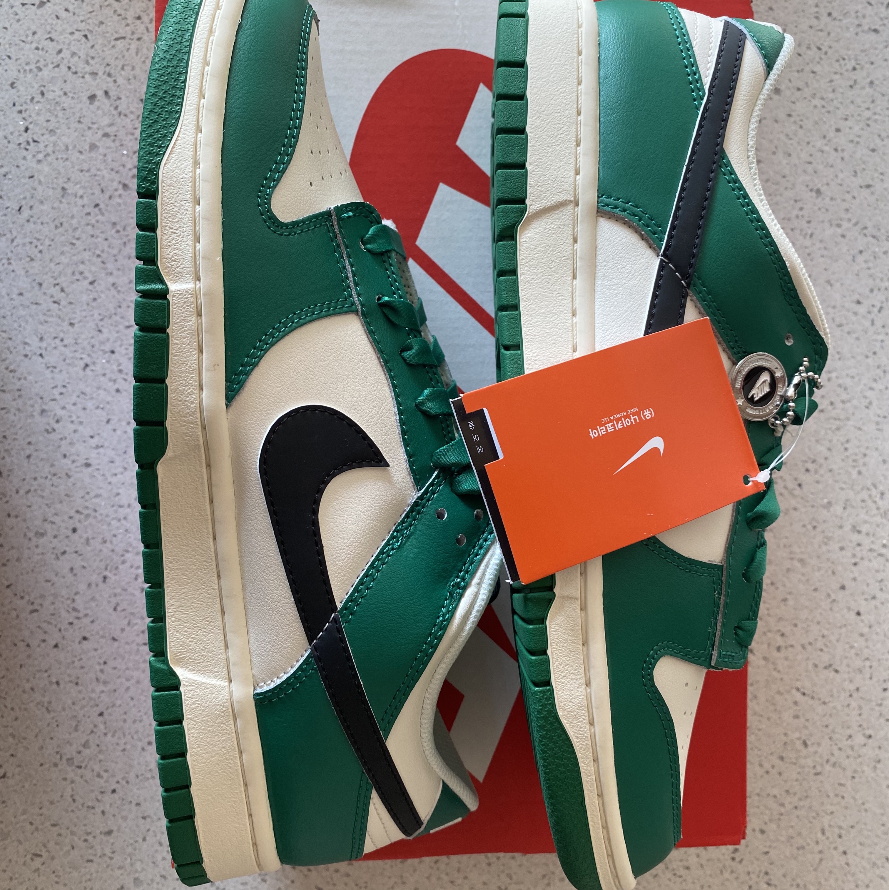 Nike Dunk Low Retro SE Jackpot Malachite 착용 스타일 - 2