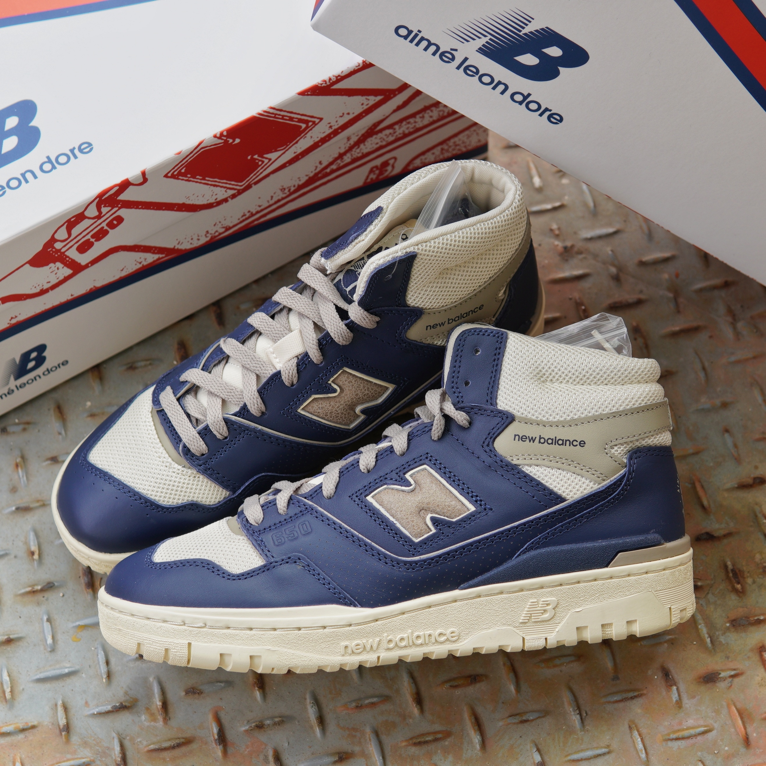 New Balance x Aime Leon Dore 650R Navy 착용 스타일 - 1