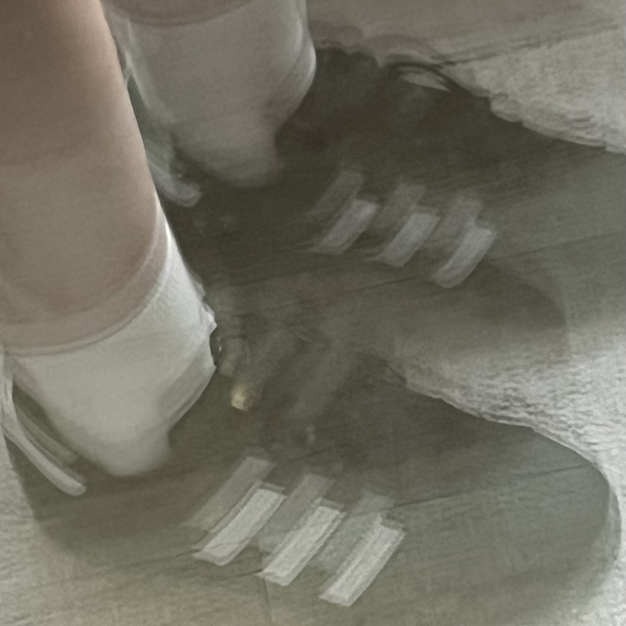 Adidas Superstar Core Black White 착용 스타일