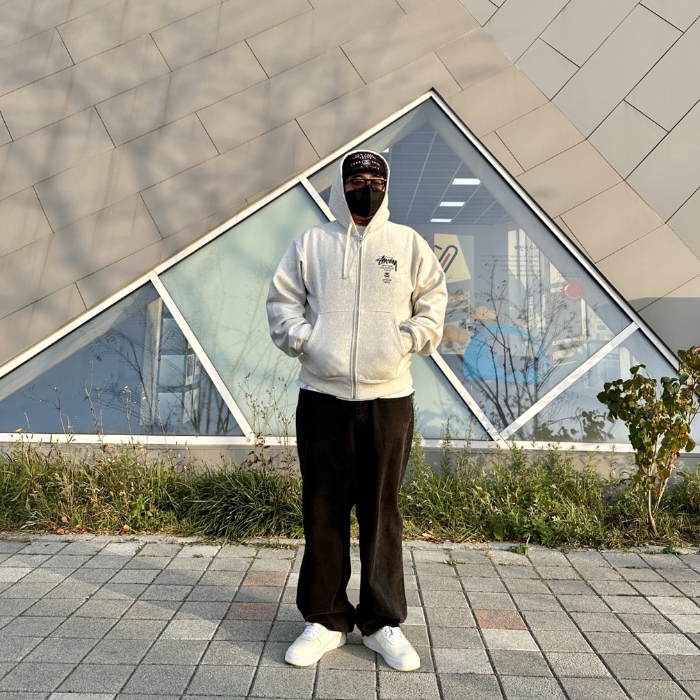 Stussy World Tour Zip Hoodie Ash Heather 2022, Stussy Washed Canvas Big OL' Jean Black 착용 스타일 - 2