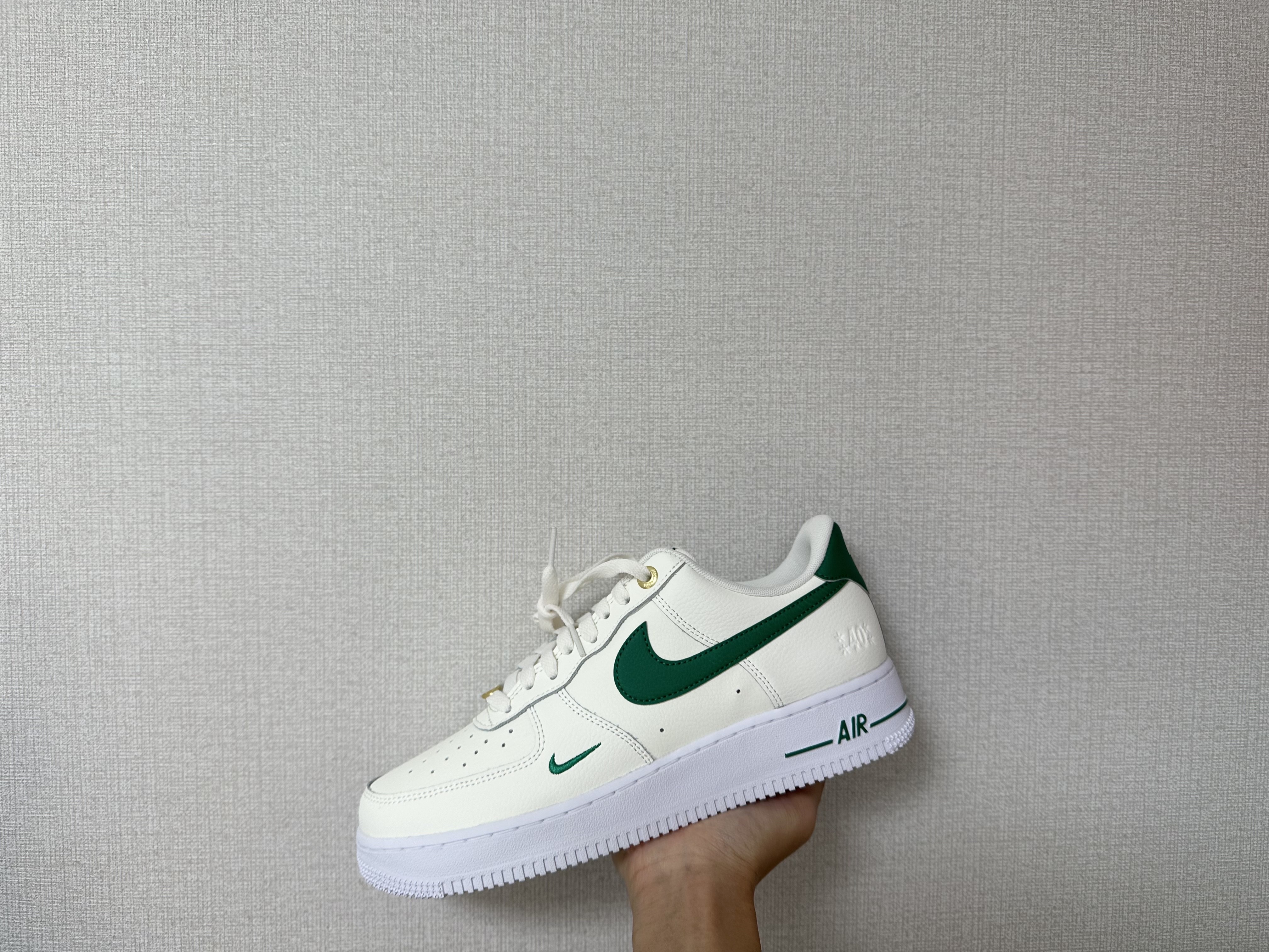 (W) Nike Air Force 1 Low Gorge Green, Nike Air Force 1 '07 LV8 40th Anniversary Join Forces Sail Malachite 착용 스타일 - 2