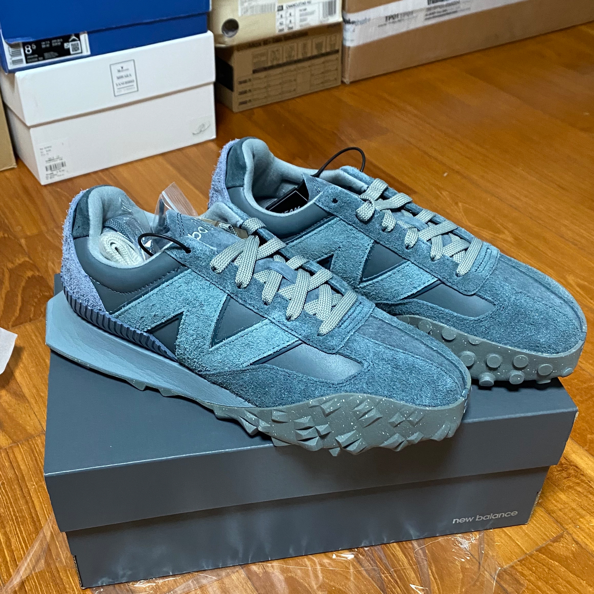 New Balance x Auralee XC-72 Blue 착용 스타일 - 1