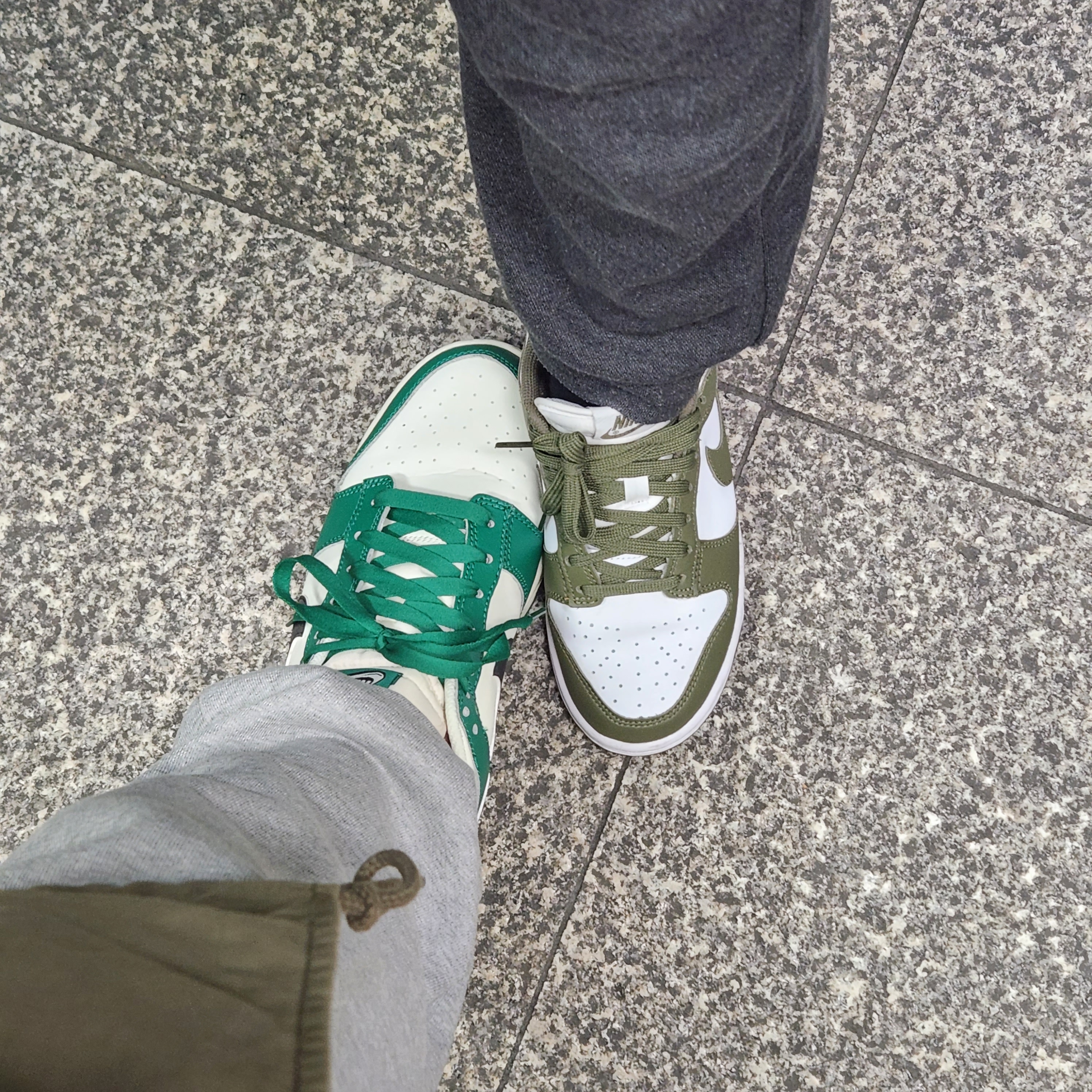 (W) Nike Dunk Low Medium Olive, Nike Dunk Low Retro SE Jackpot Malachite 착용 스타일