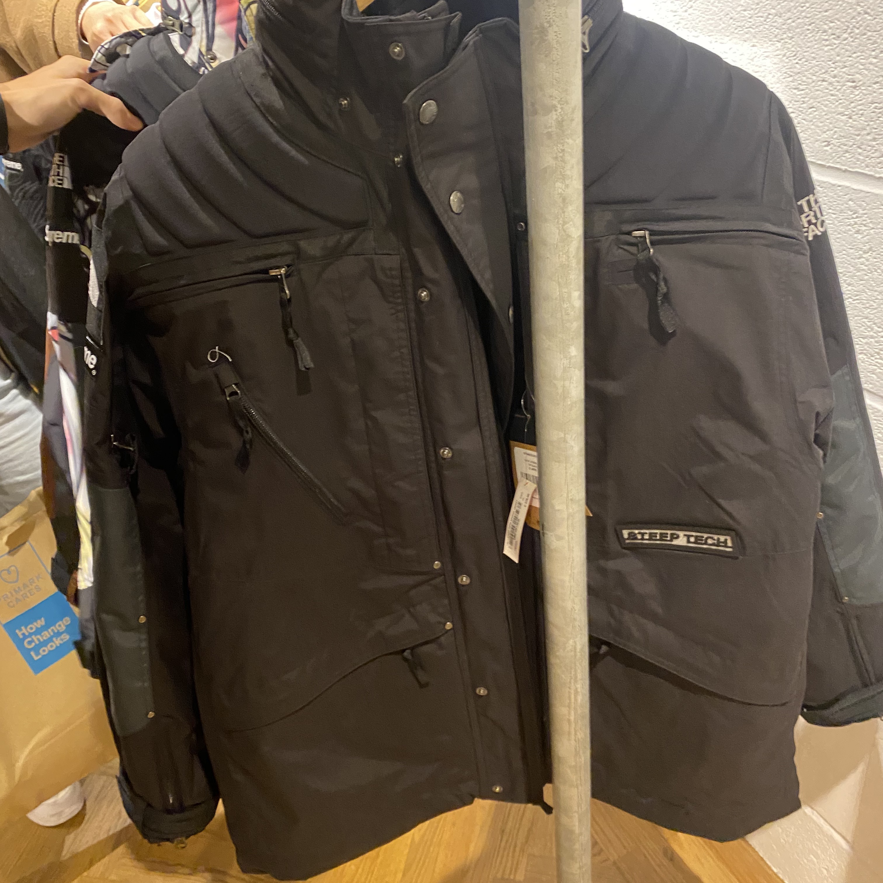 Supreme x The North Face 700-Fill Down Parka Multicolor Dragon - 22FW, Supreme x The North Face Steep Tech Fleece Pullover Multicolor Dragon - 22FW 착용 스타일 - 3