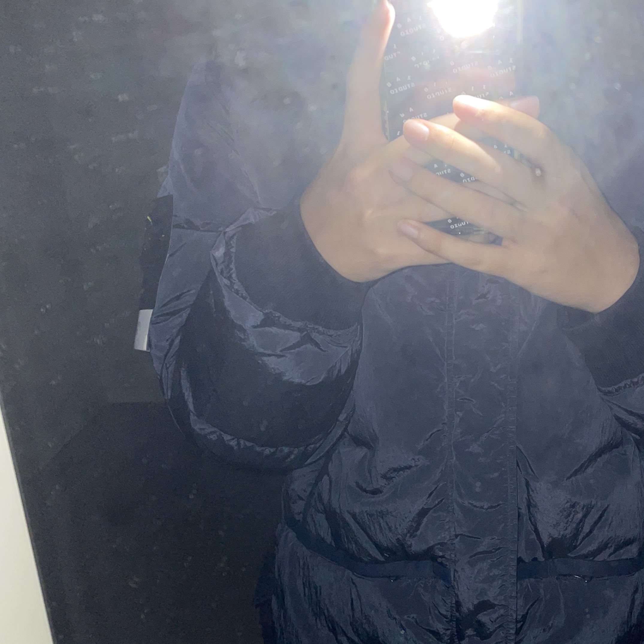 Stone Island 44508 Nylon Metal Down-TC Jacket Ink Blue - 21FW, Casetify x IAB Studio iPhone White Monogram Logo Impact Case Frost White 착용 스타일 - 1