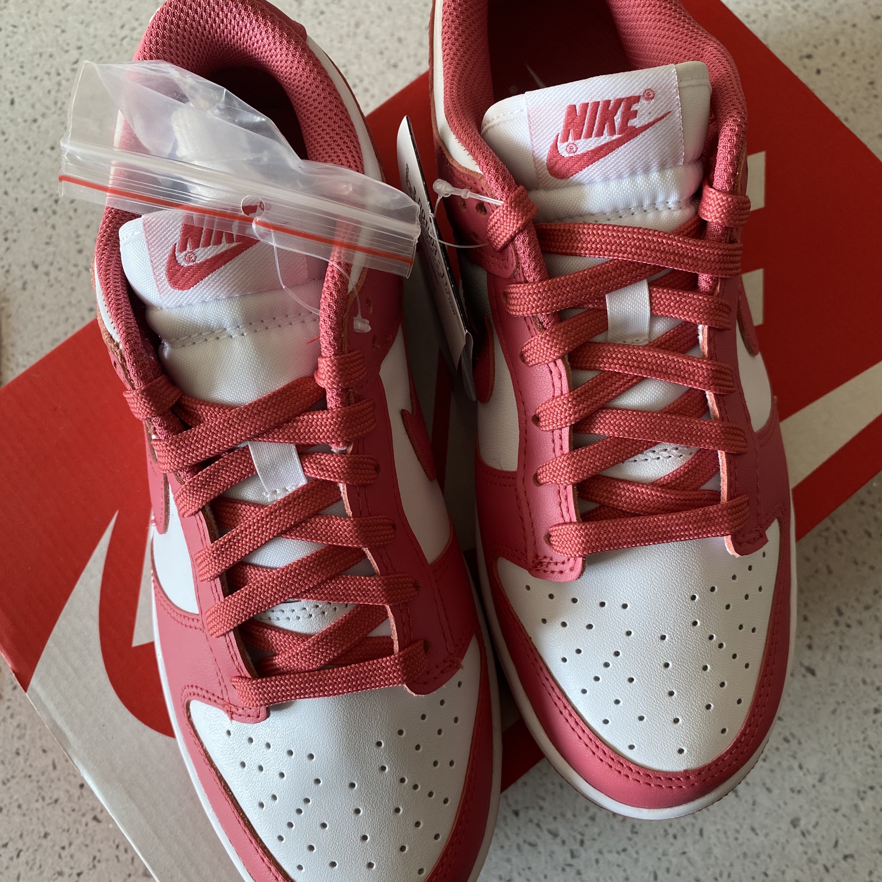 (W) Nike Dunk Low Archeo Pink 착용 스타일 - 2