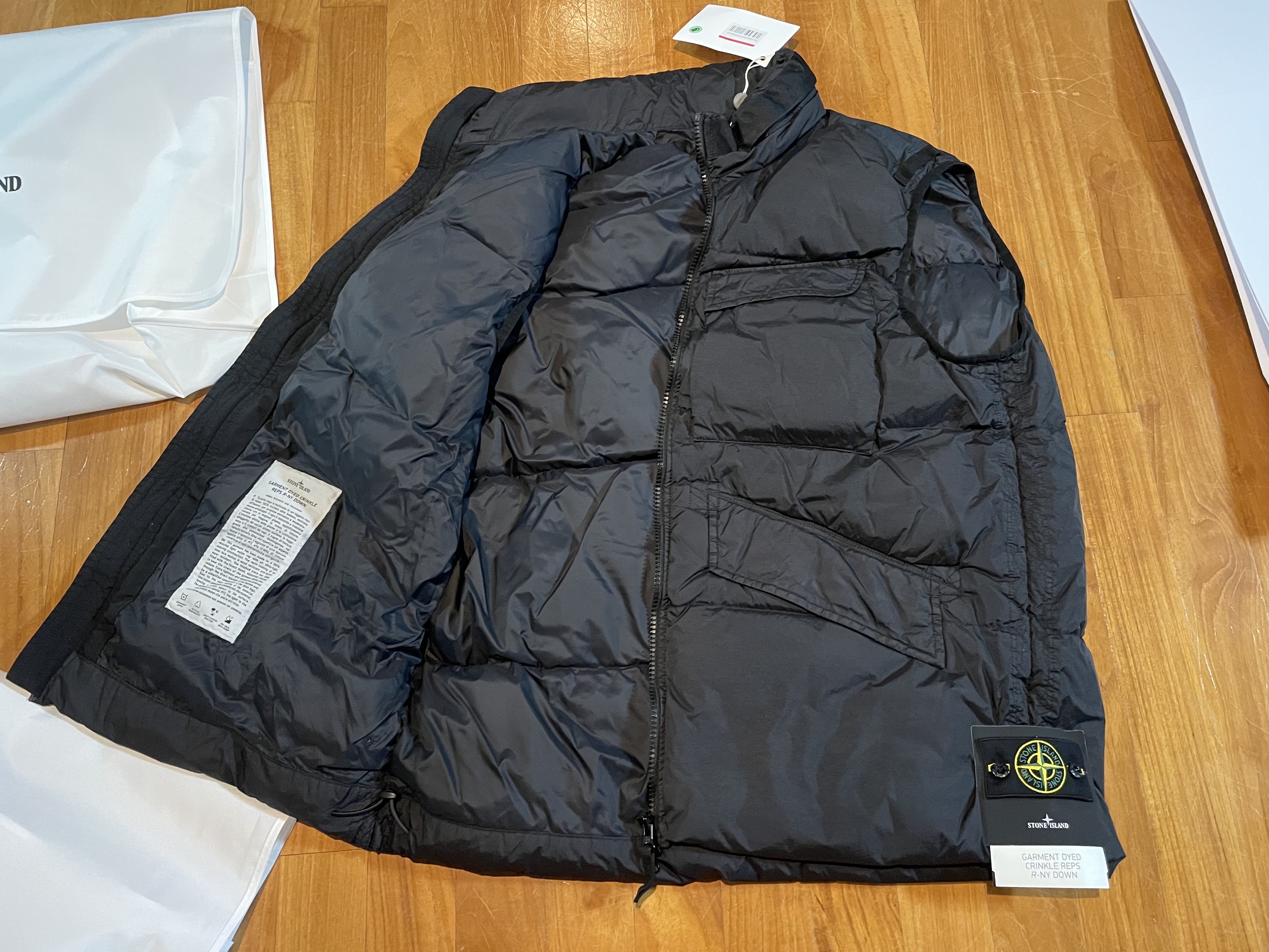 Stone Island G0123 Garment Dyed Crinkle Reps Nylon Down Vest Black - 22FW, (Kids) Stone Island 41136 Hooded Jacket Dark Grey - 22FW 착용 스타일 - 4