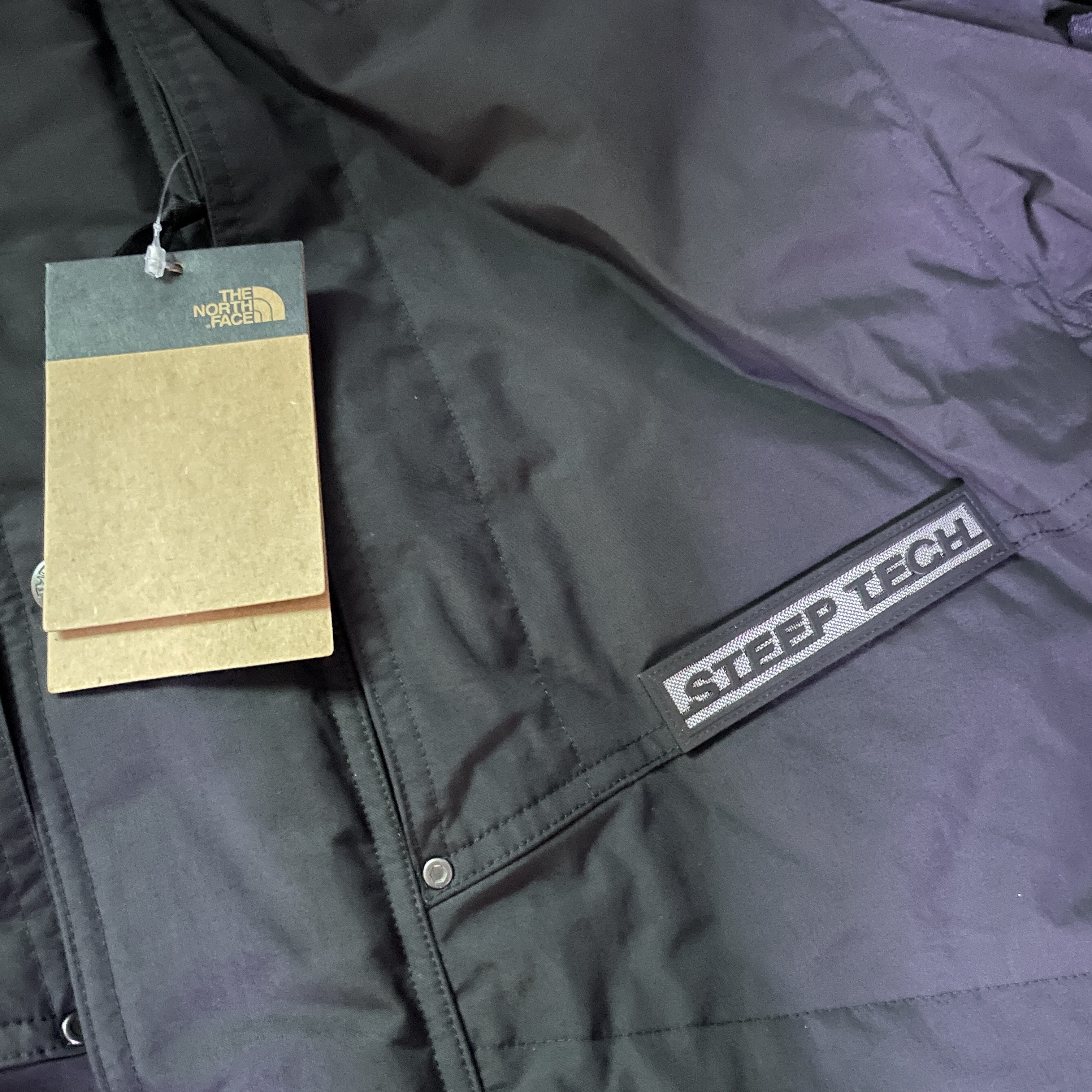 Supreme x The North Face Steep Tech Apogee Jacket Black - 22FW, Supreme x Jules Pansu Pillows Red (Set of 3) 착용 스타일 - 3