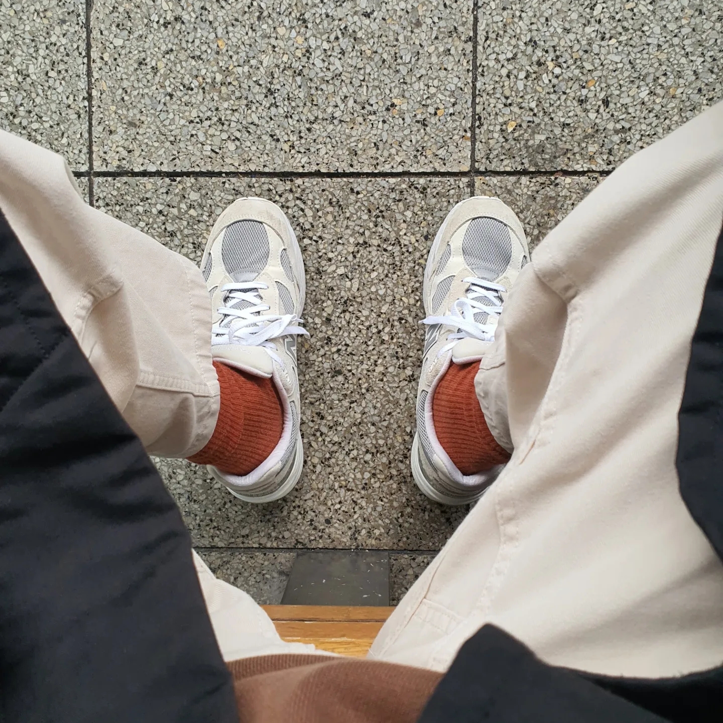 New Balance 992 Made in USA White Silver 착용 스타일 - 1