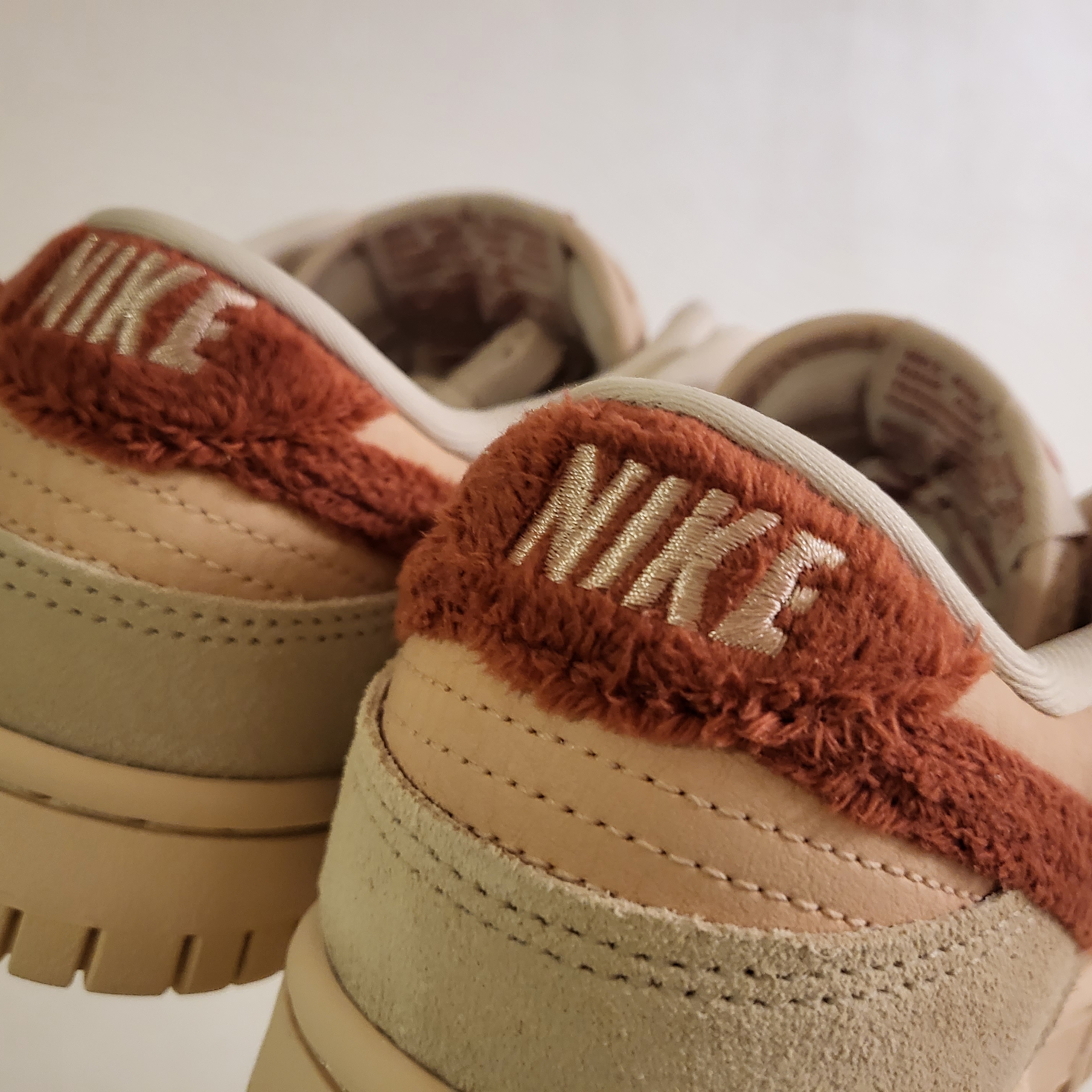 (W) Nike Dunk Low Shimmer Sanddrift 착용 스타일 - 2