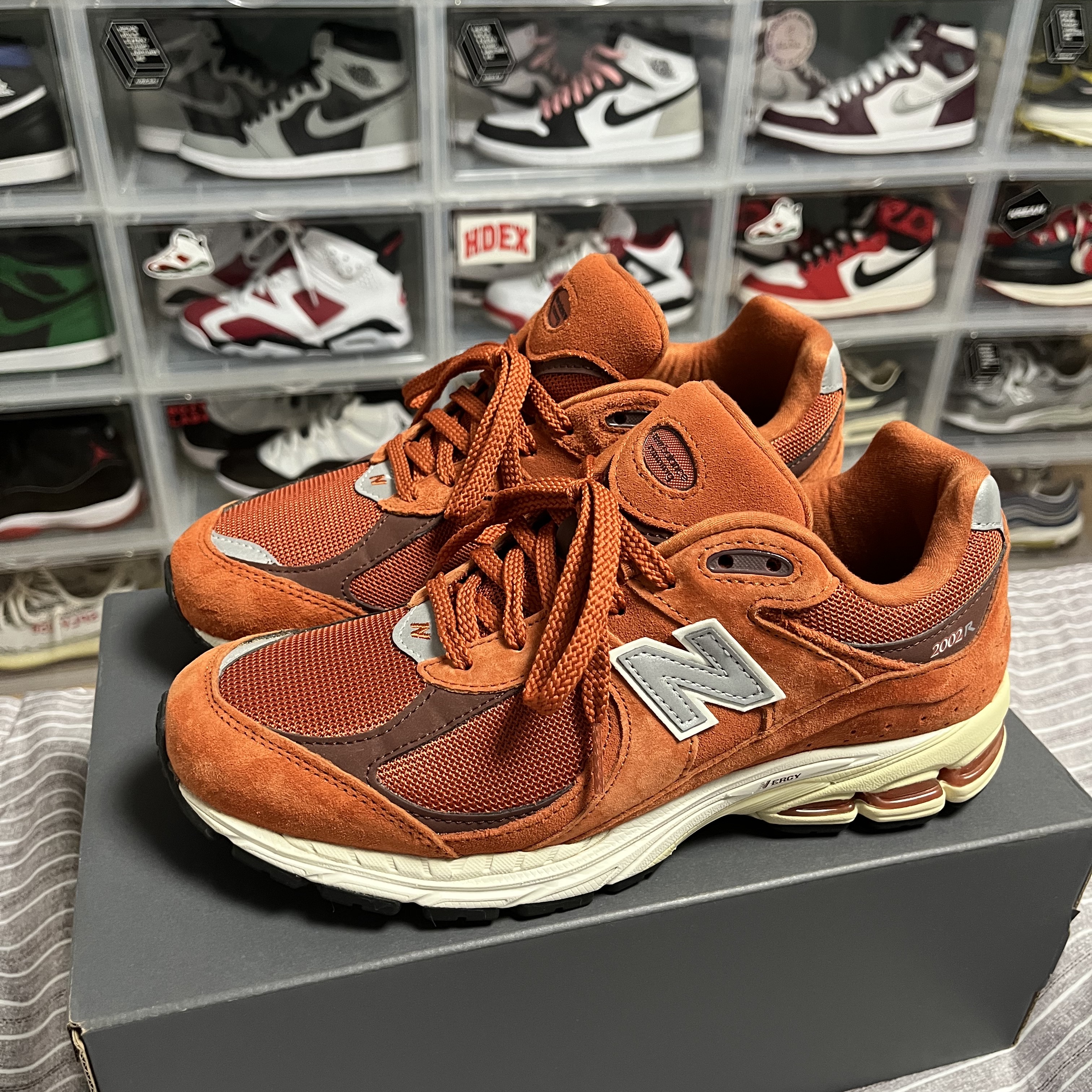 New Balance 2002R Rust Oxide, New Balance 992 Made in USA Grey - D Standard 착용 스타일 - 2
