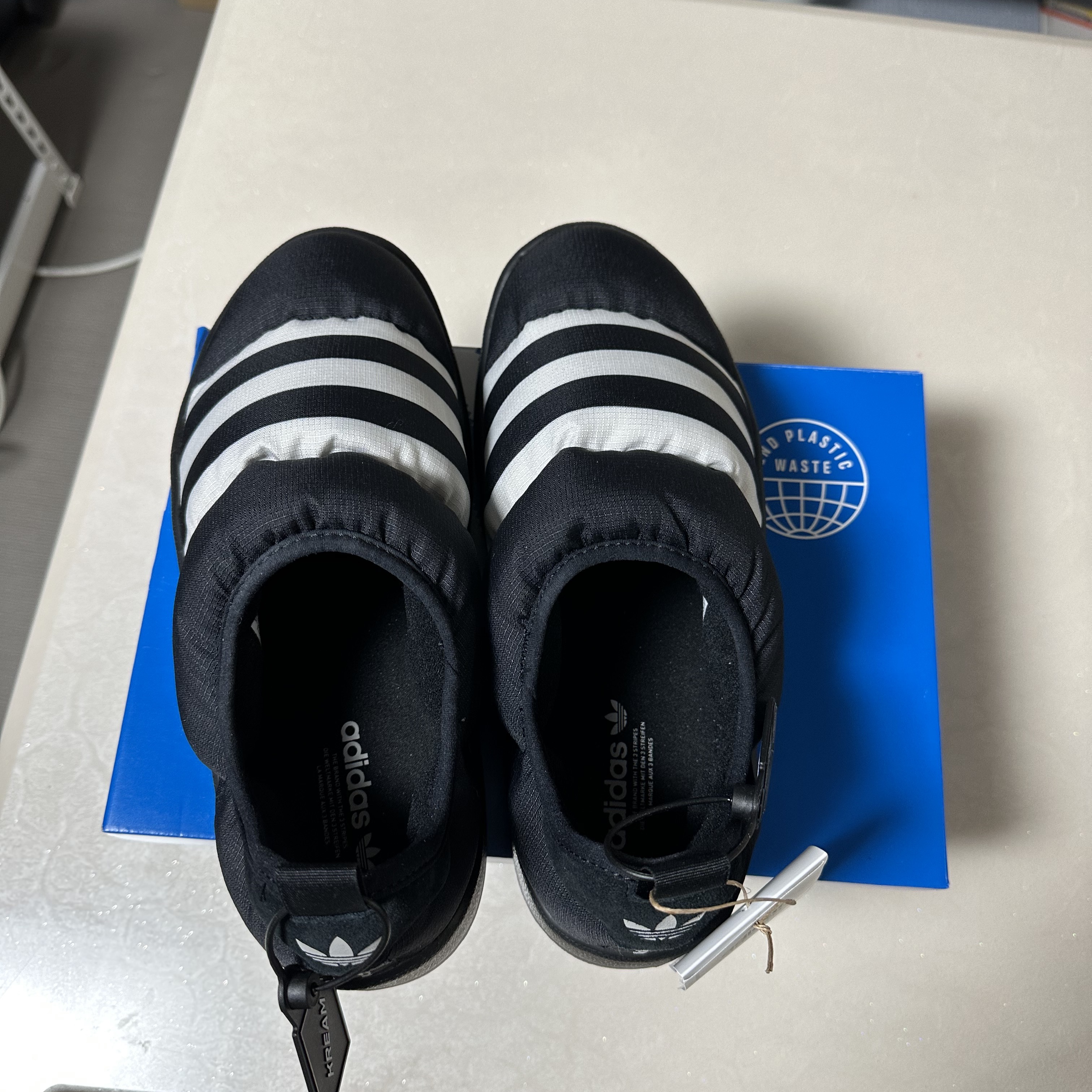 Adidas Puffylette Core Black 착용 스타일 - 4