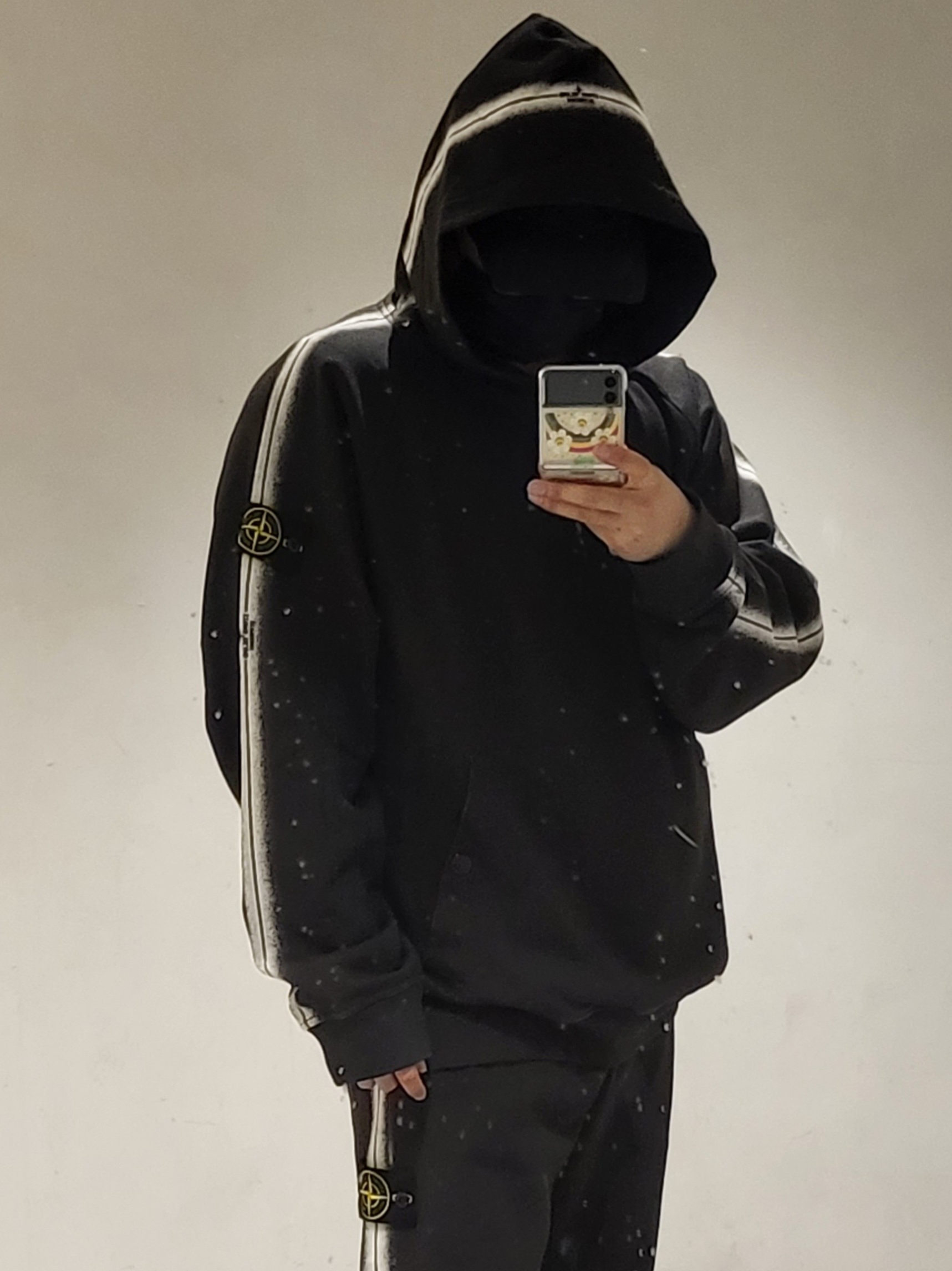Supreme x Stone Island Stripe Hooded Sweatshirt Black - 22SS, Supreme x Stone Island Stripe Sweatpants Black - 22SS 착용 스타일 - 1