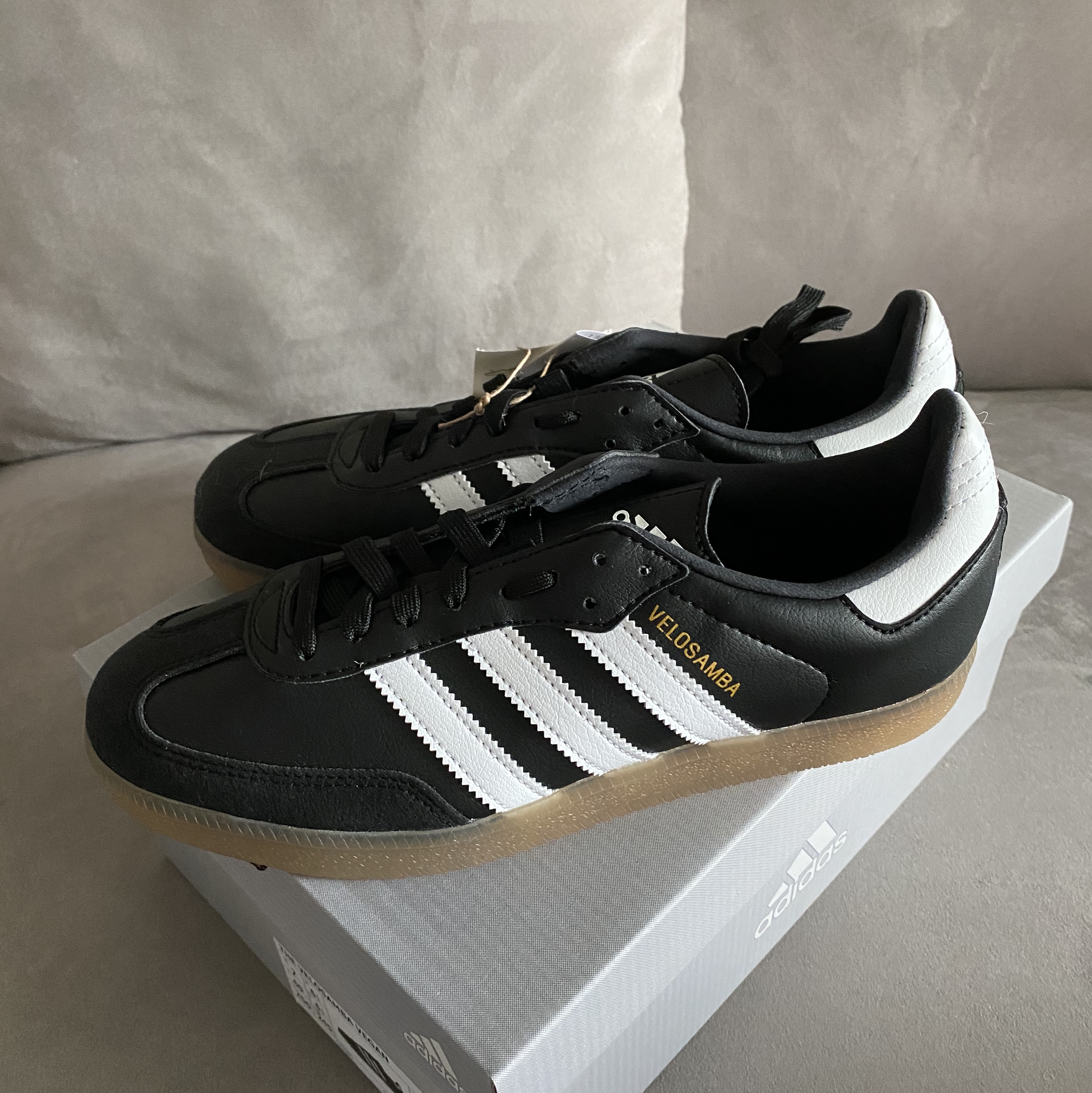 Adidas Velosamba Vegan Cycling Core Black 착용 스타일 - 1