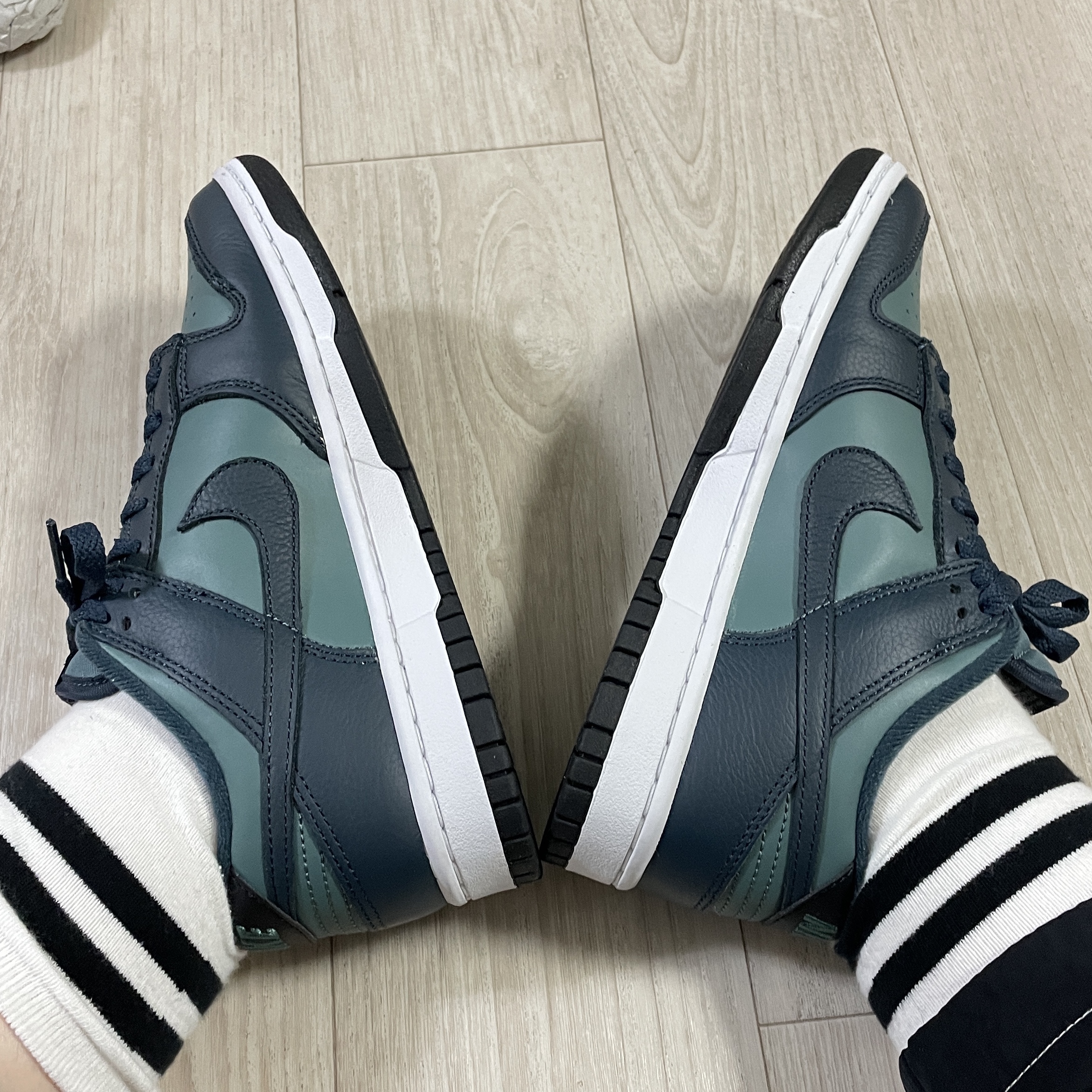 Nike Dunk Low Retro PRM Mineral Slate and Armory Navy 착용 스타일