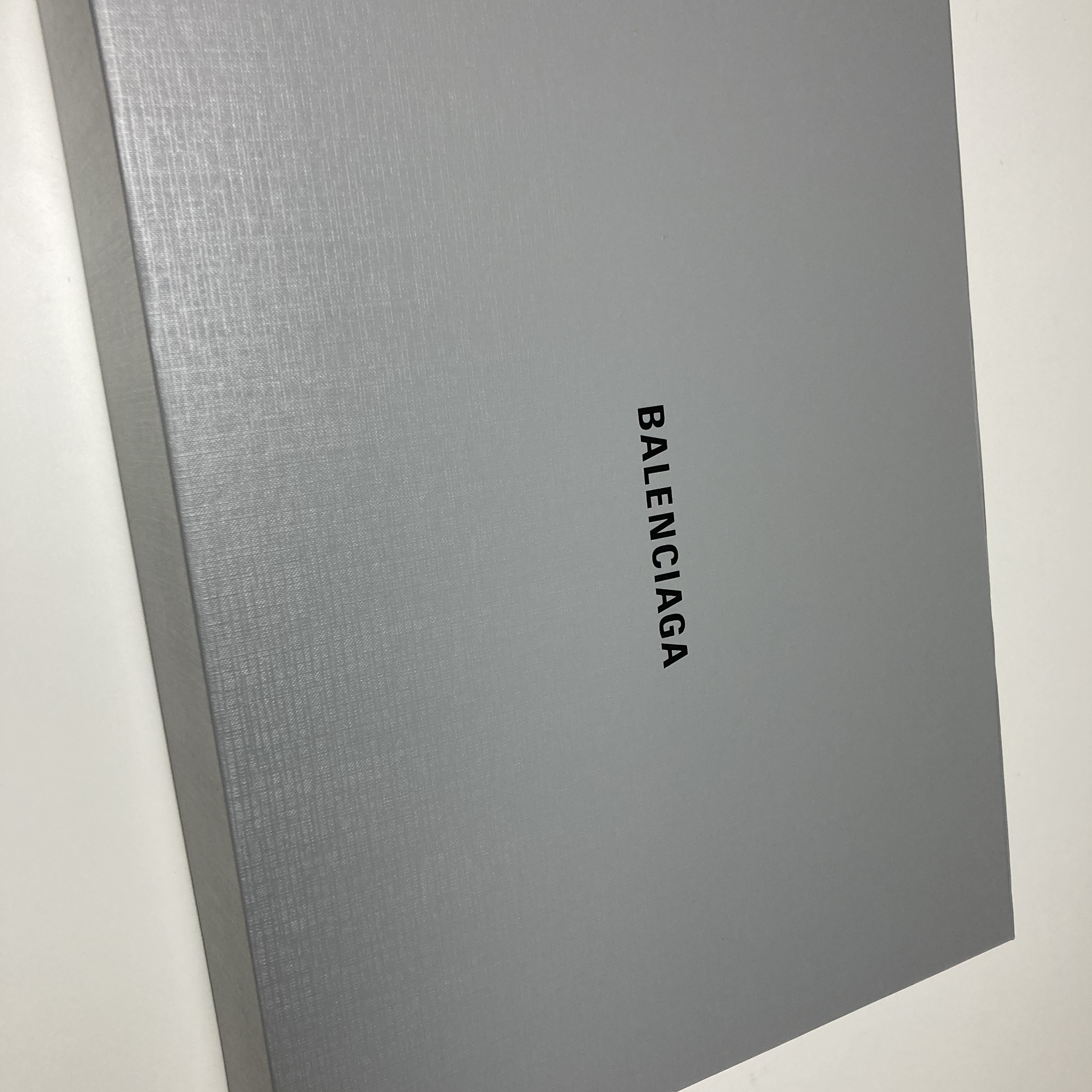 Yeezy Gap Engineered By Balenciaga Dove Hoodie Black 착용 스타일 - 2