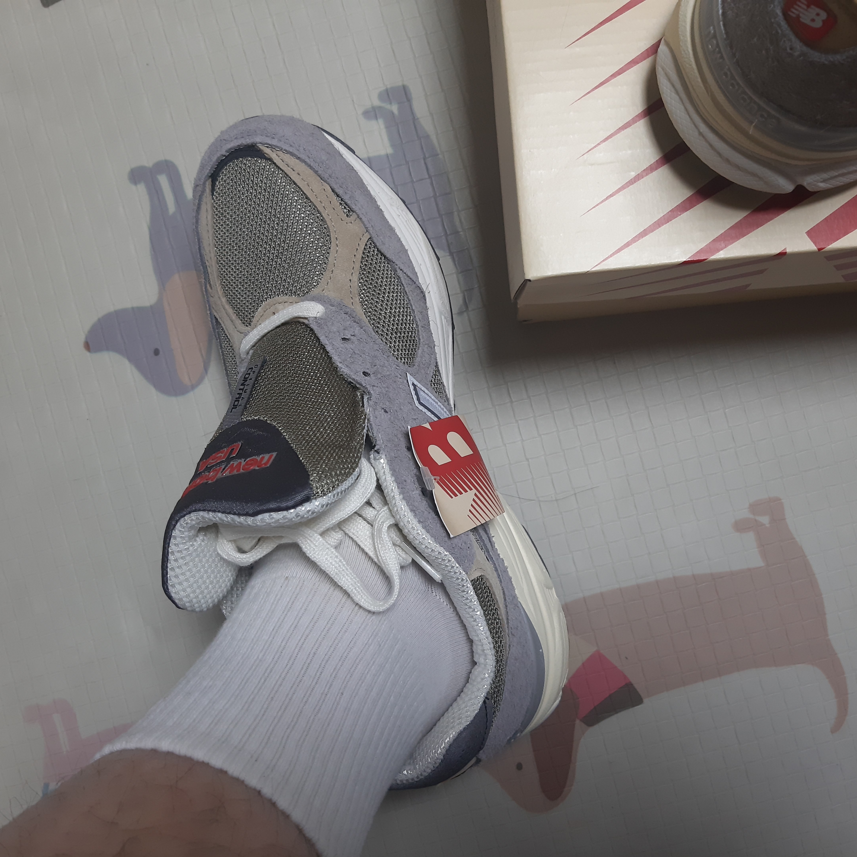 New Balance 990v3 Made in USA Marblehead Incense 착용 스타일 - 5