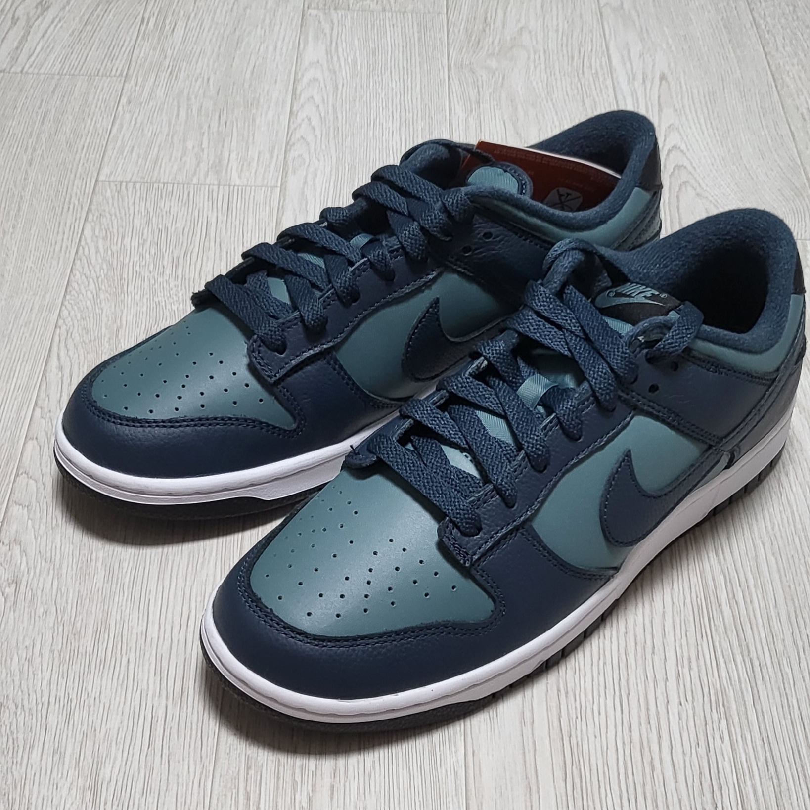 Nike Dunk Low Retro PRM Mineral Slate and Armory Navy 착용 스타일
