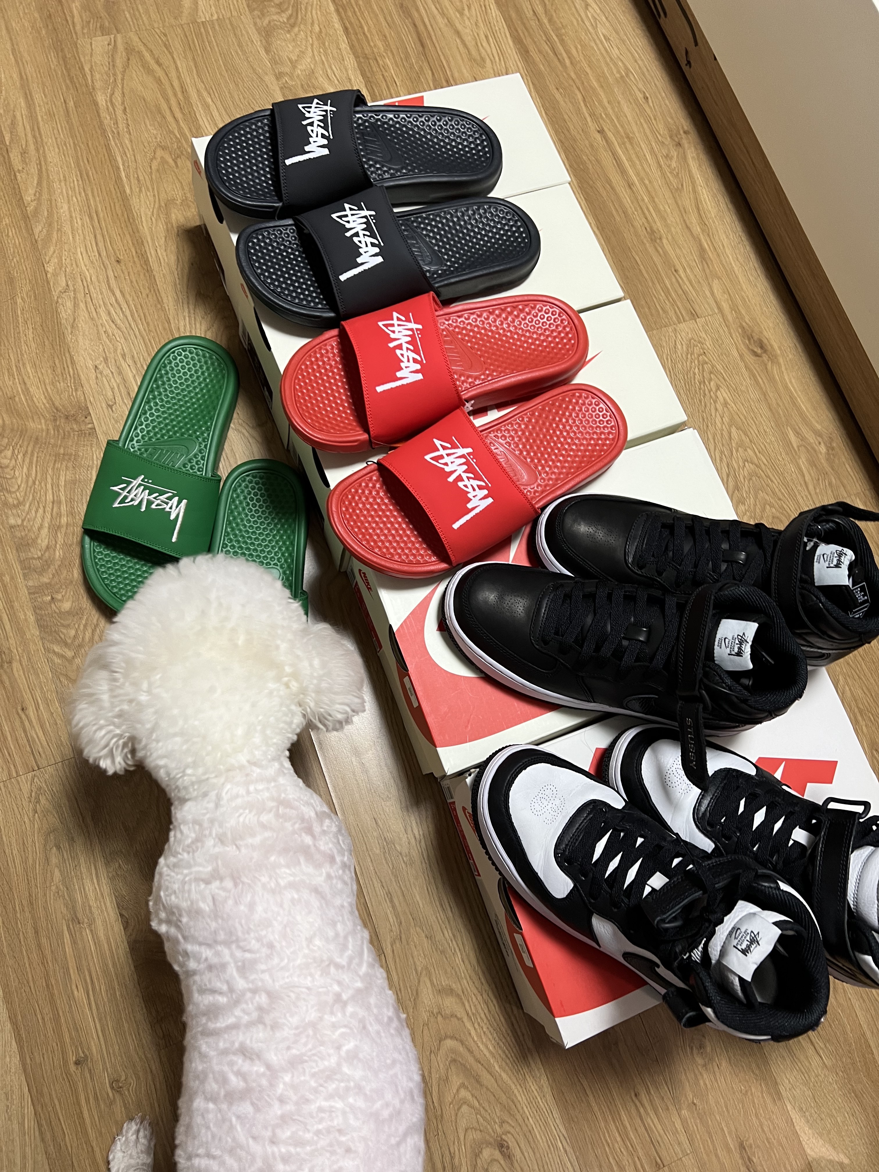 Nike x Stussy Benassi Slide Off Noir, Nike x Stussy Benassi Slide Black 착용 스타일 - 2