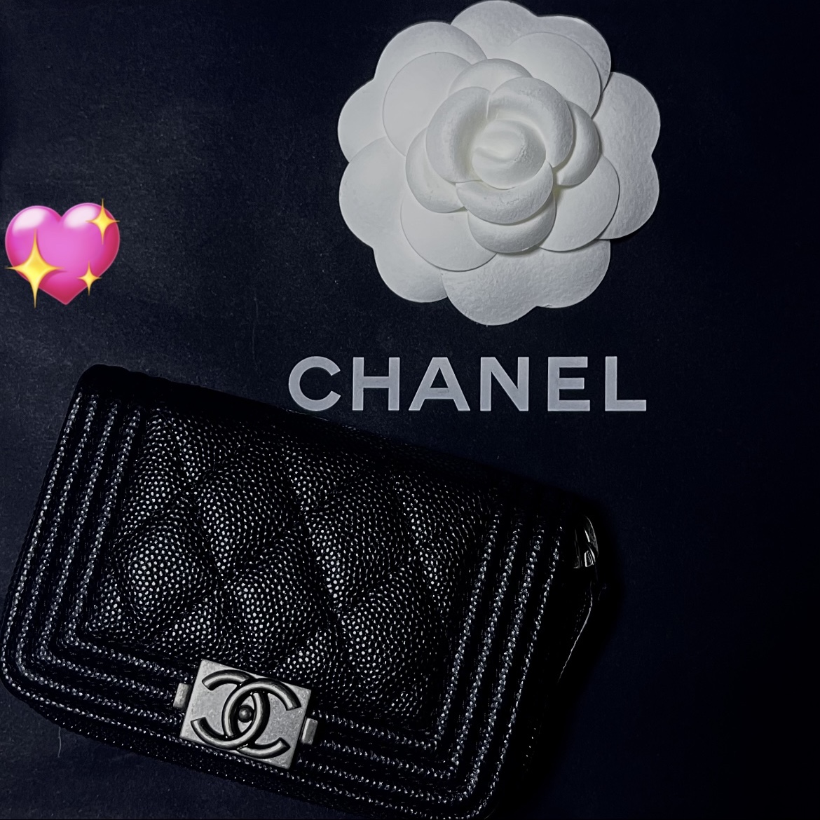 Chanel Boy Chanel Zipped Coin Purse Grained Calfskin & Ruthenium Black 착용 스타일