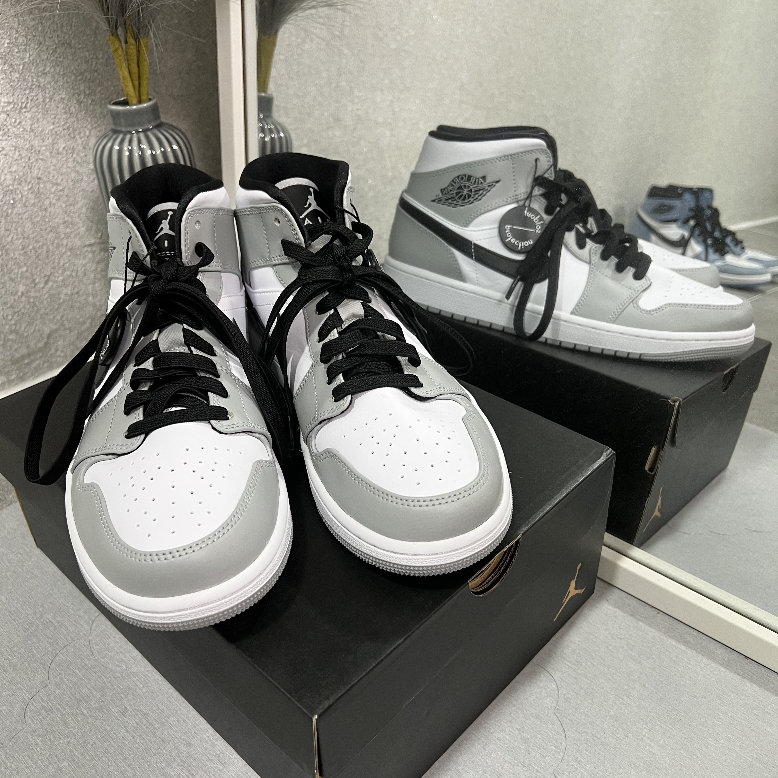 Jordan 1 Mid Light Smoke Grey, Jordan 1 Retro High OG University Blue 착용 스타일 - 2