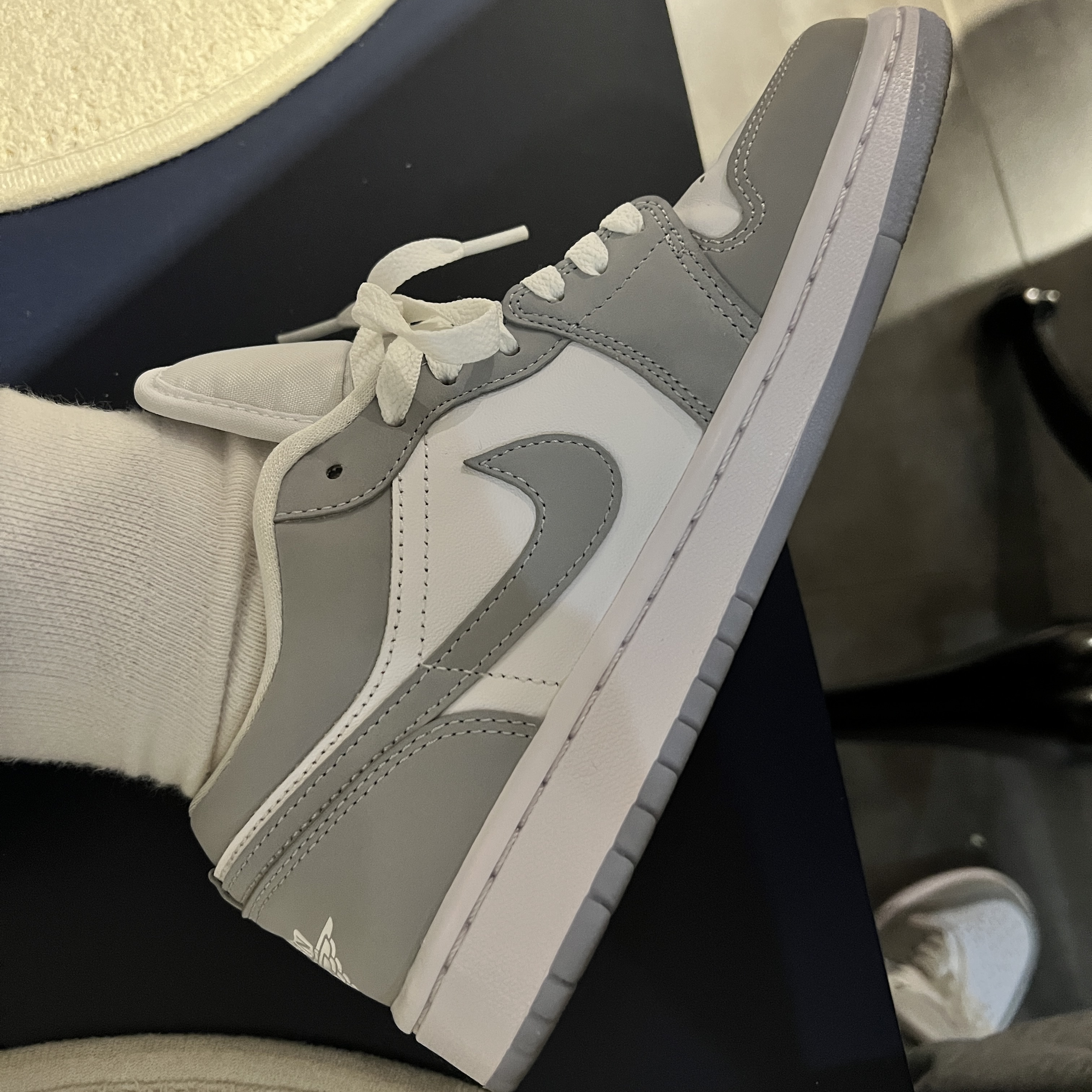 (W) Jordan 1 Low White Wolf Grey 착용 스타일