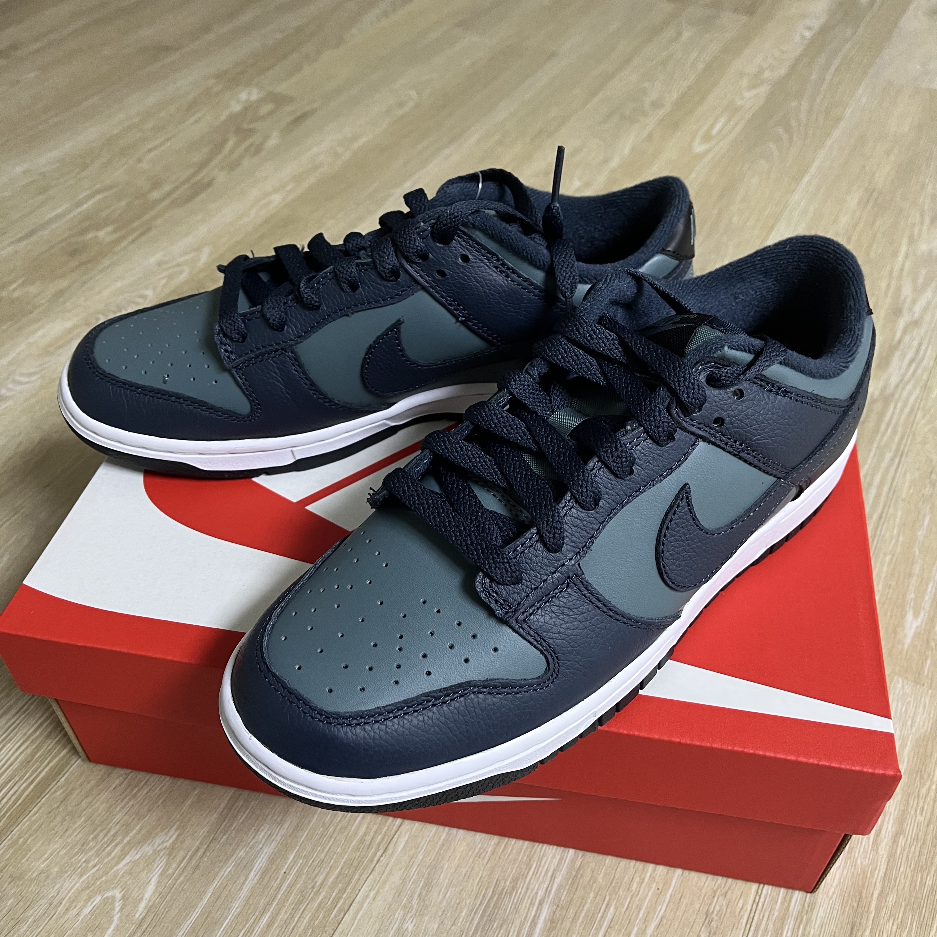 Nike Dunk Low Retro PRM Mineral Slate and Armory Navy, Nike Dunk Low Retro Championship Grey 착용 스타일 - 1