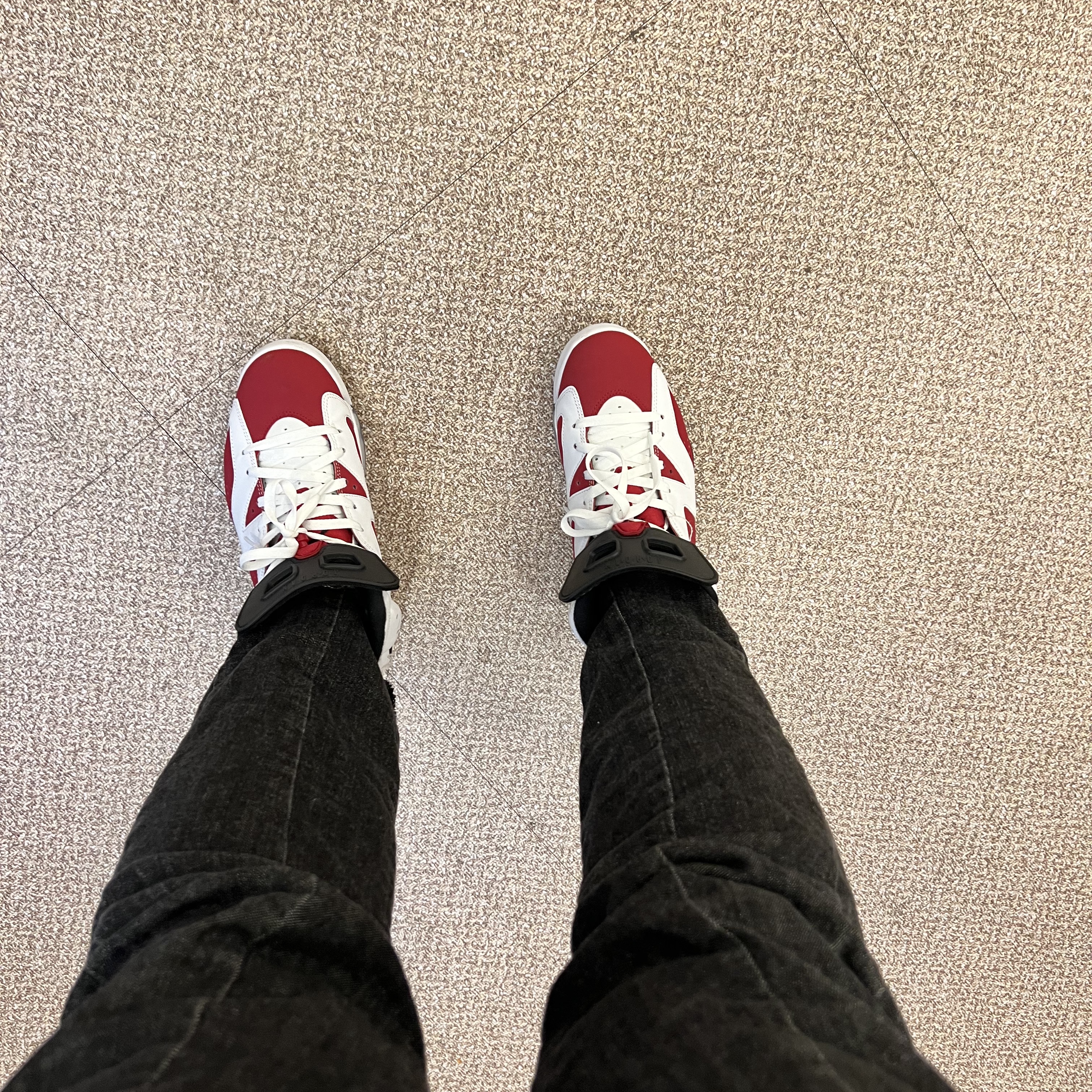 Jordan 6 Retro Carmine 2021, Nike x Stussy NRG ZR Fleece Crewneck Heather Grey - US/EU 착용 스타일 - 2