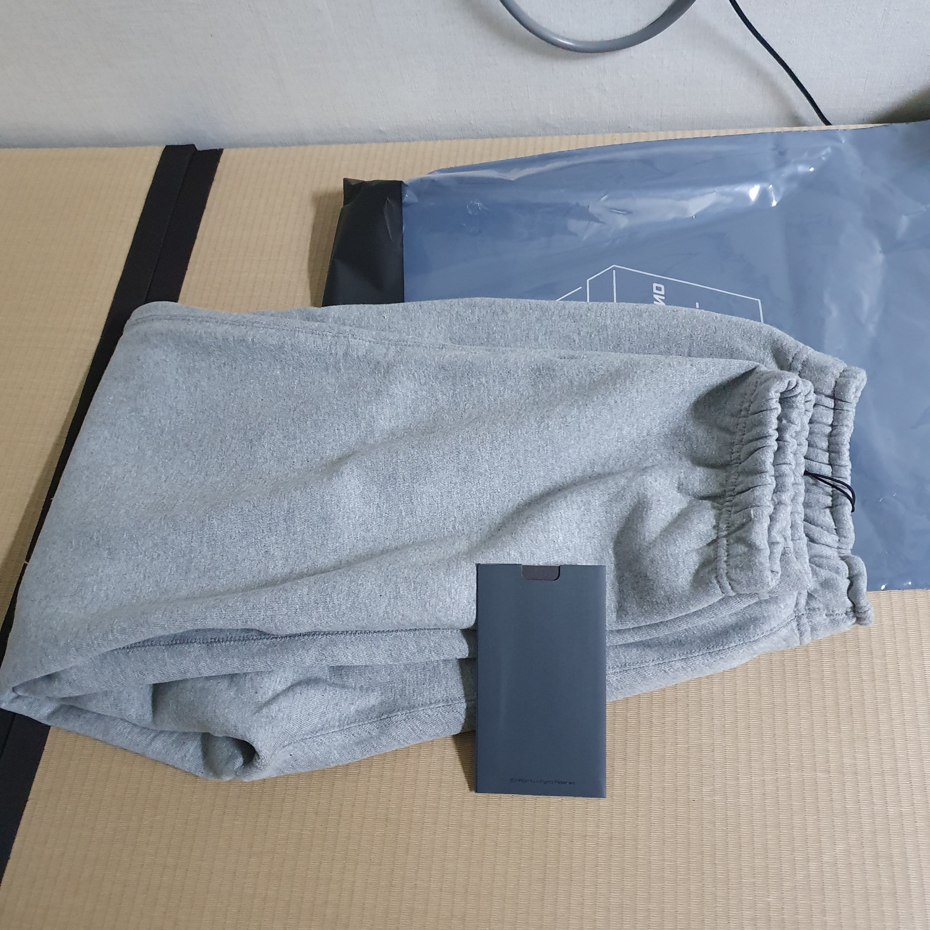 Nike NRG Solo Swoosh Fleece Pants Dark Grey Heather - US/EU 착용 스타일