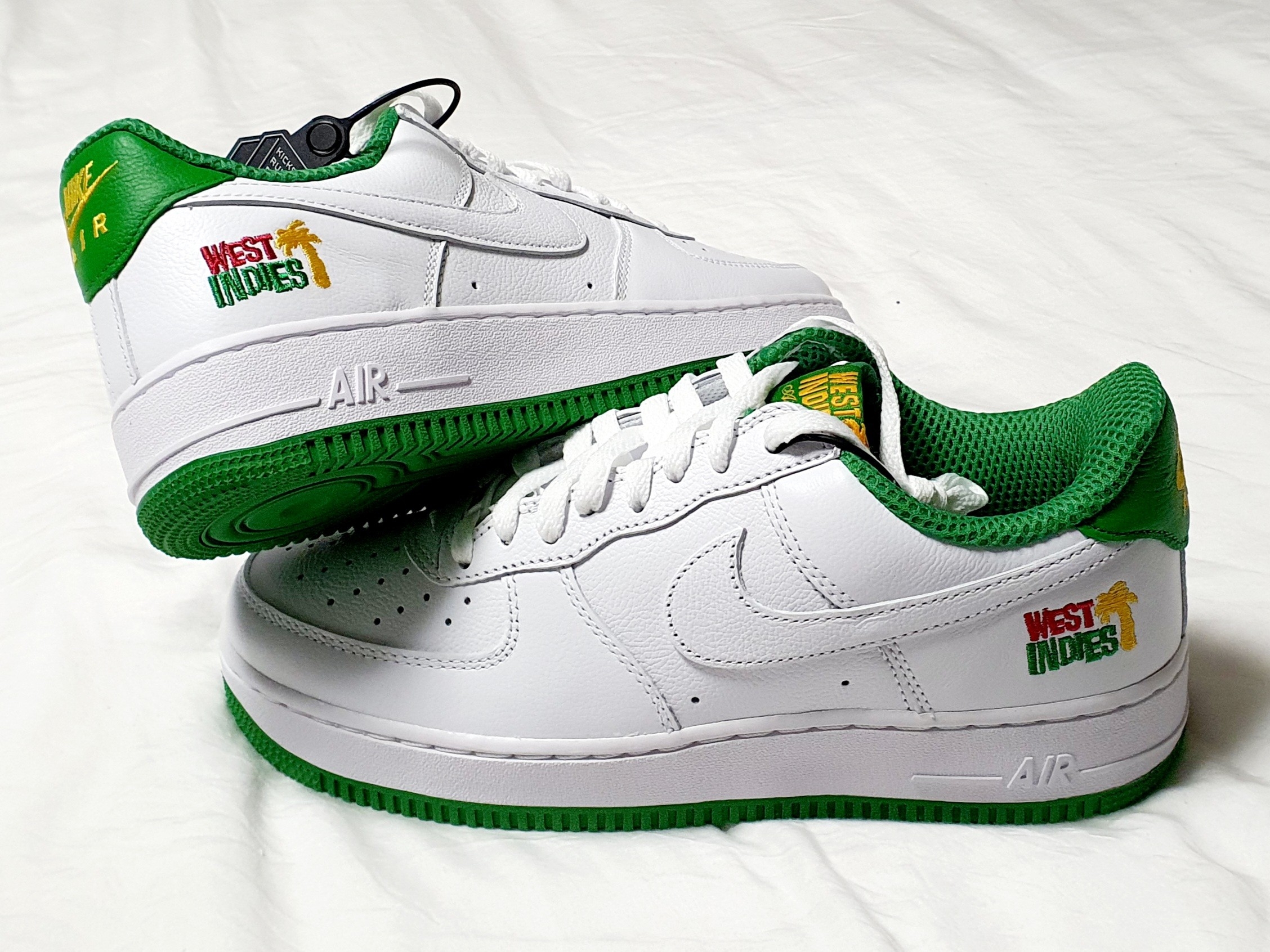Nike Air Force 1 Low Retro QS West Indies Classic Green 착용 스타일 - 1