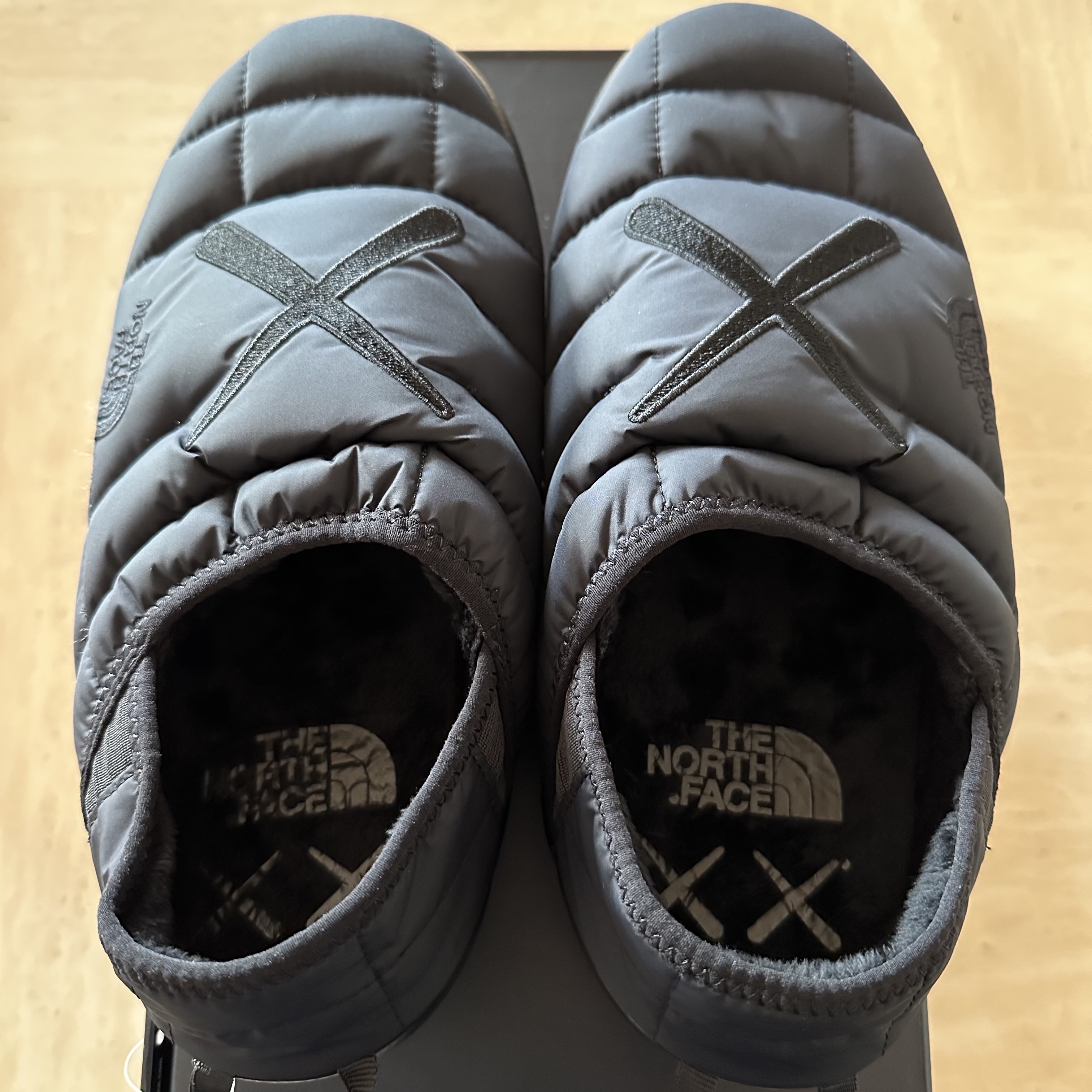 The North Face x Kaws Thermoball Traction Mule VS Black - 22FW 착용 스타일 - 2