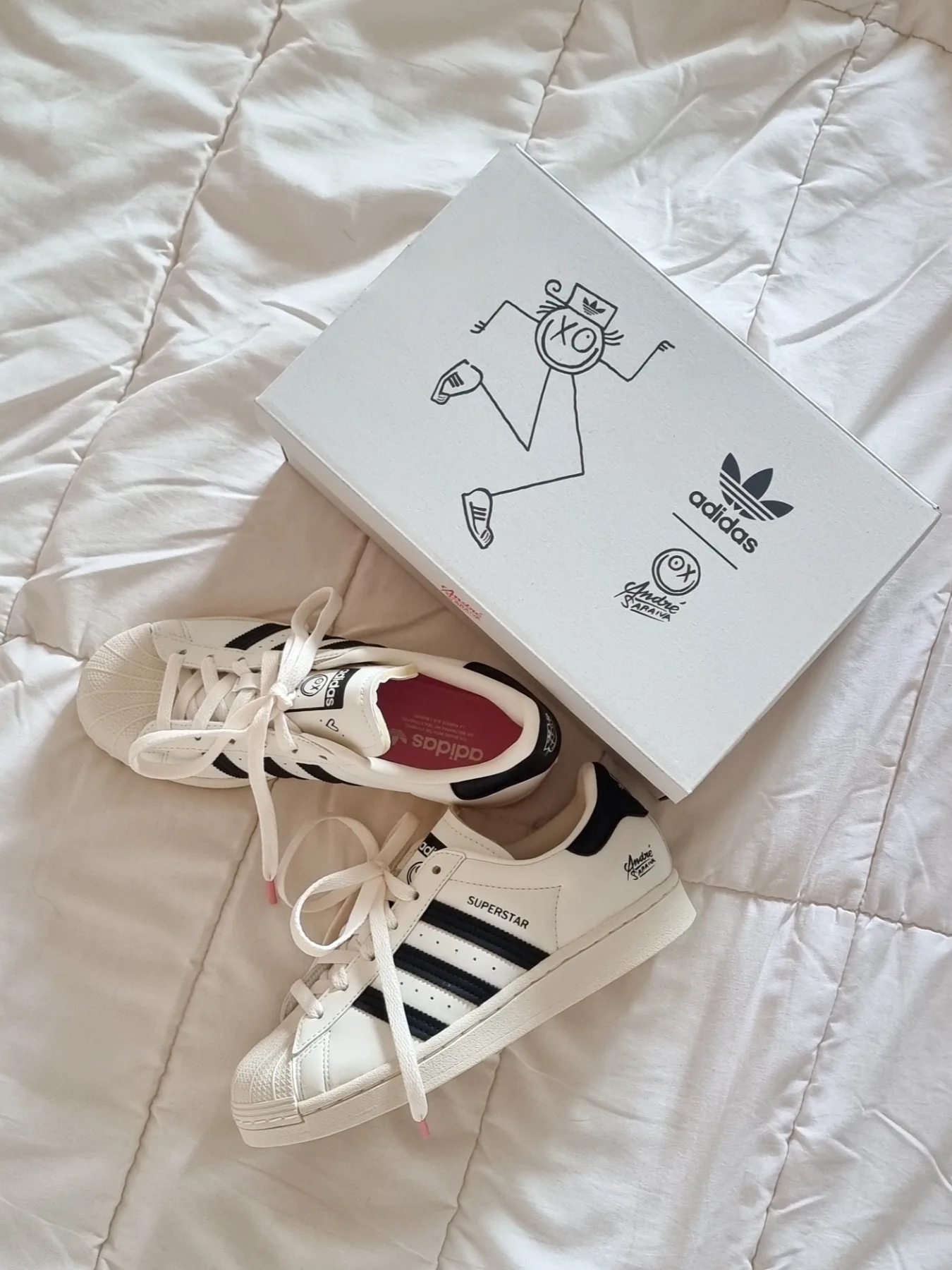 Adidas x Andre Saraiva Superstar Cream White Core Black 착용 스타일 - 4