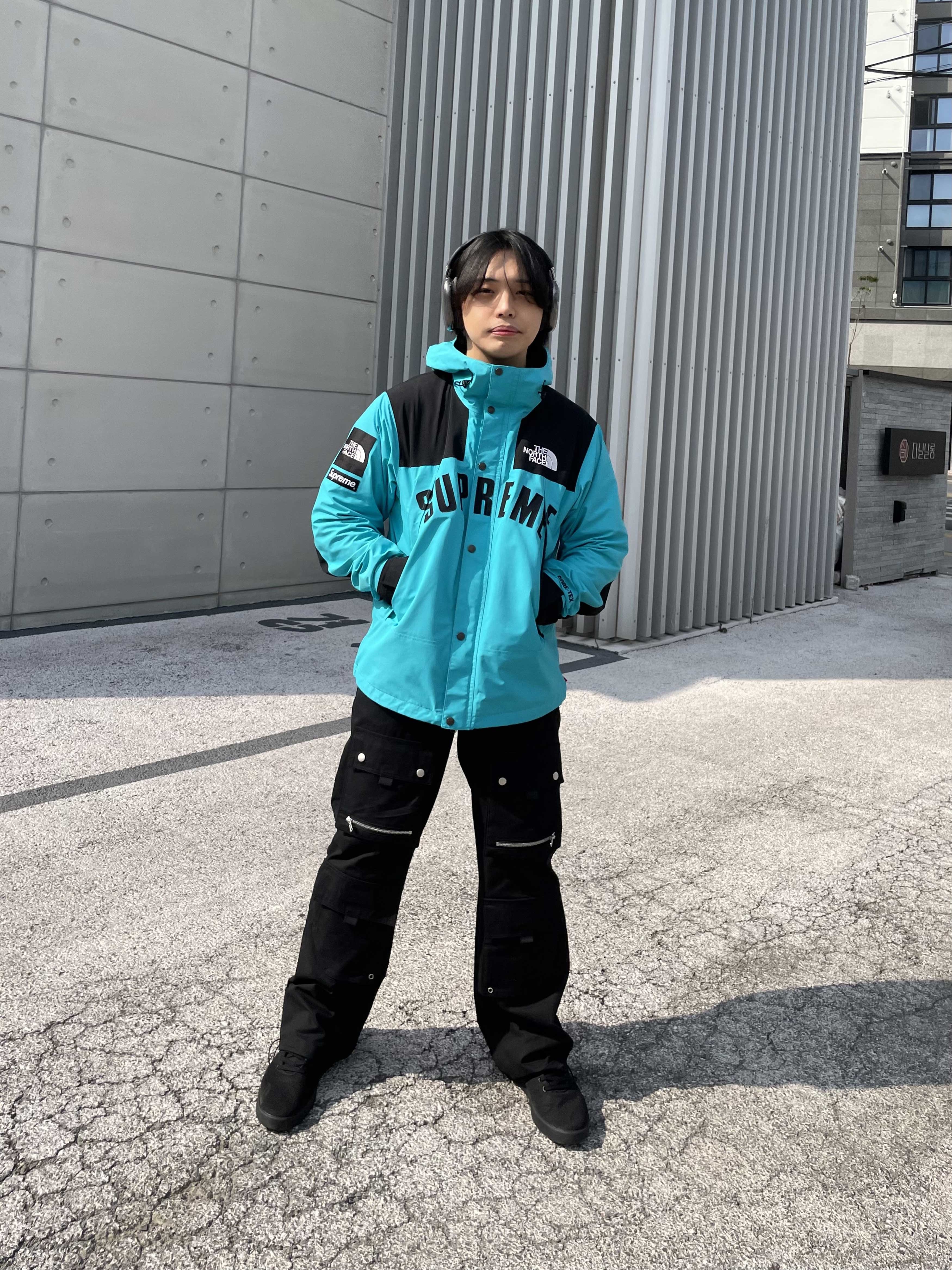Supreme x The North Face Arc Logo Mountain Parka Teal - 19SS, Vans x Neighborhood ComfyCush Era Black 착용 스타일 - 2