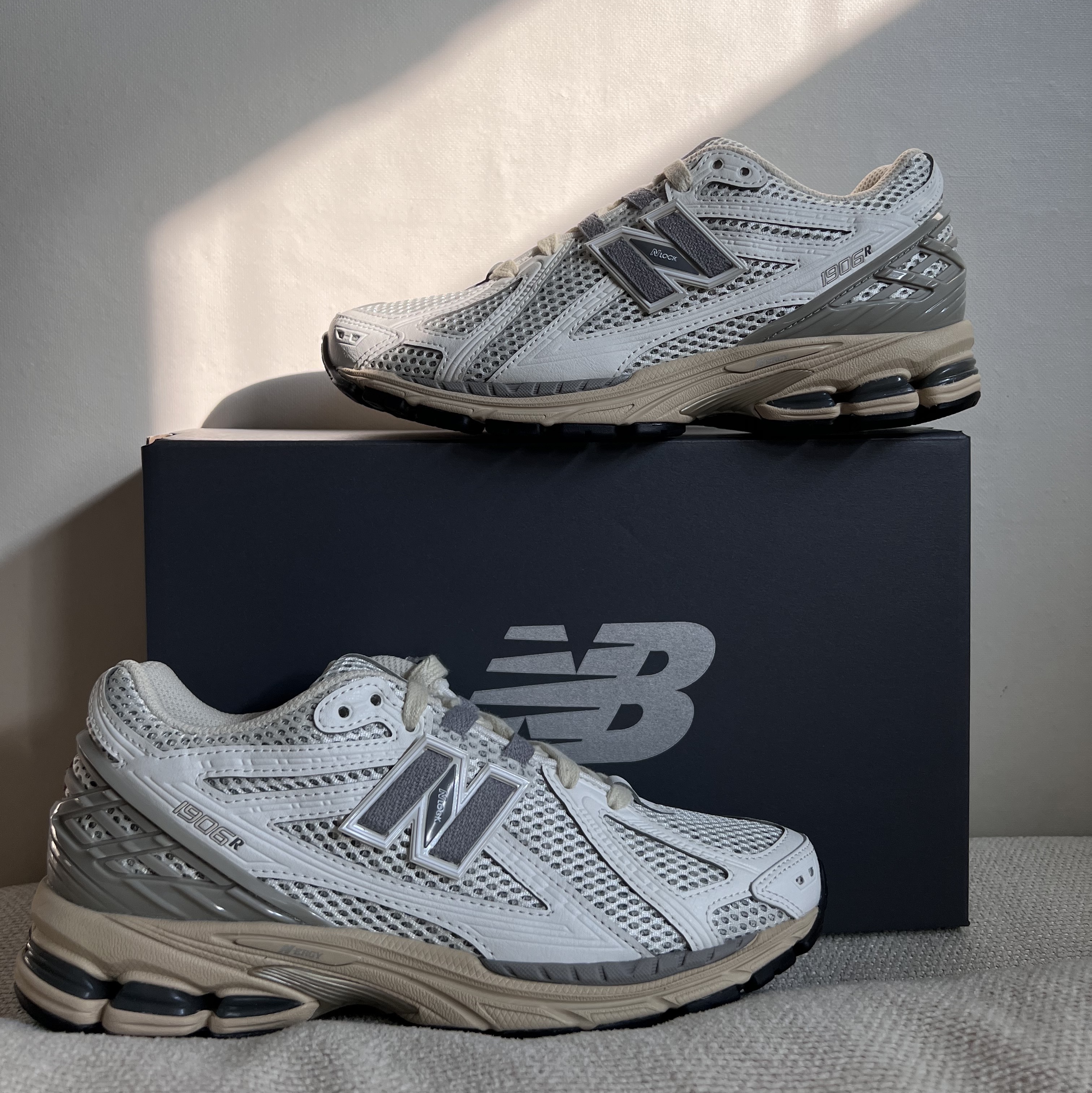 New Balance 1906R White Gray 착용 스타일 - 2