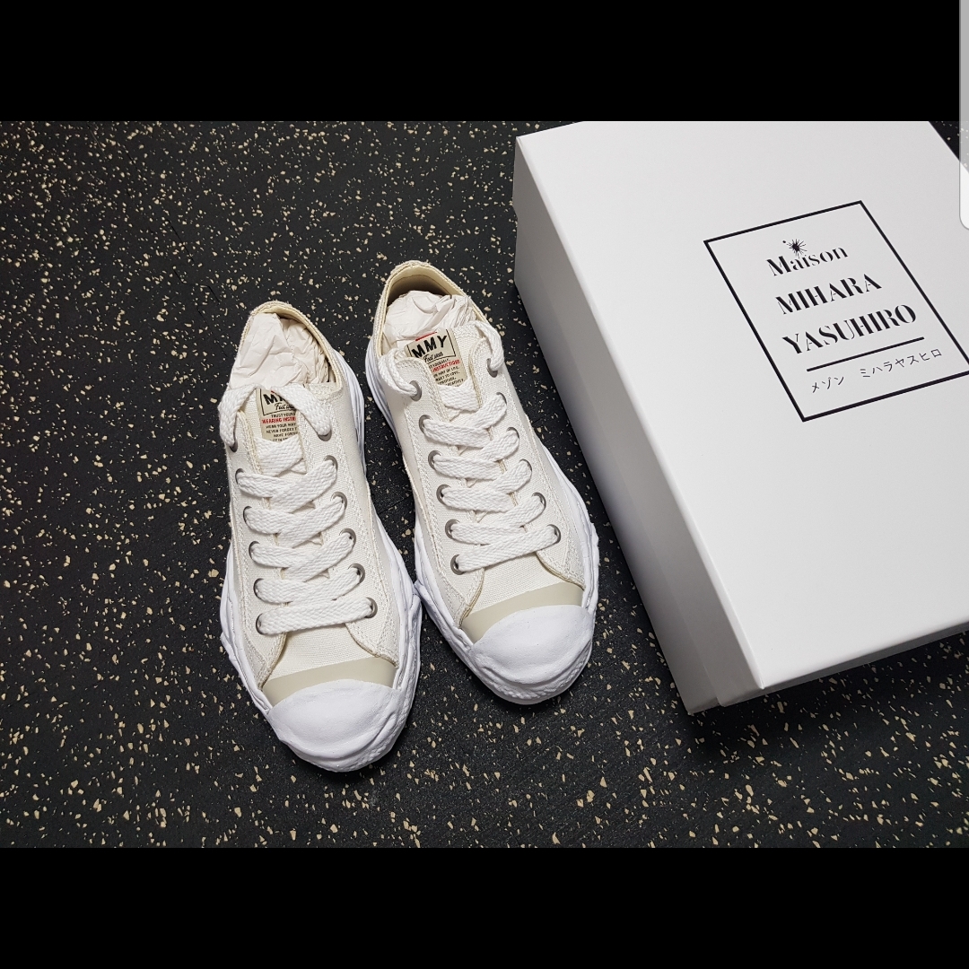 Maison Mihara Yasuhiro Hank OG Sole Canvas Low-top Sneakers White 착용 스타일